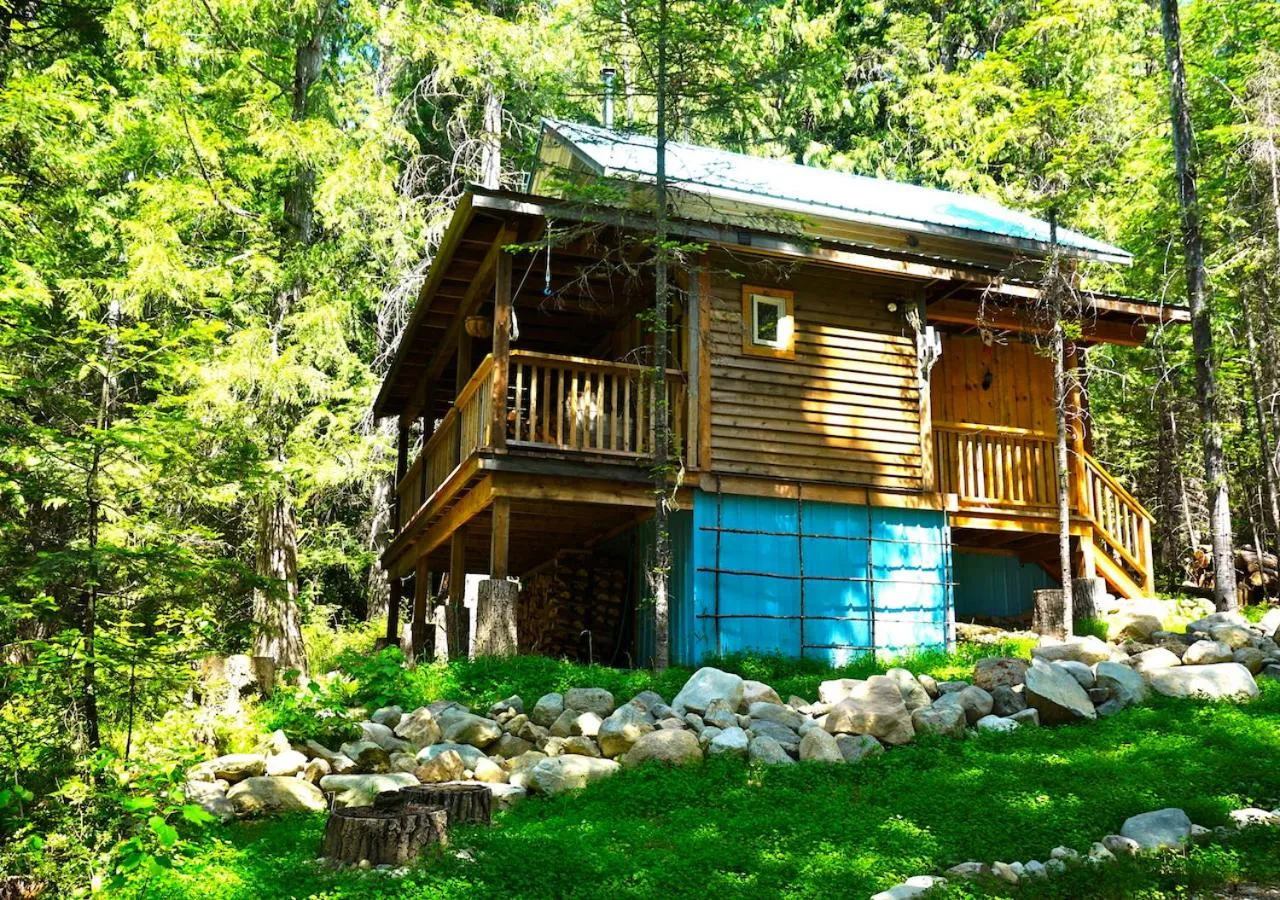 Facade/entrance in Logden Lodge