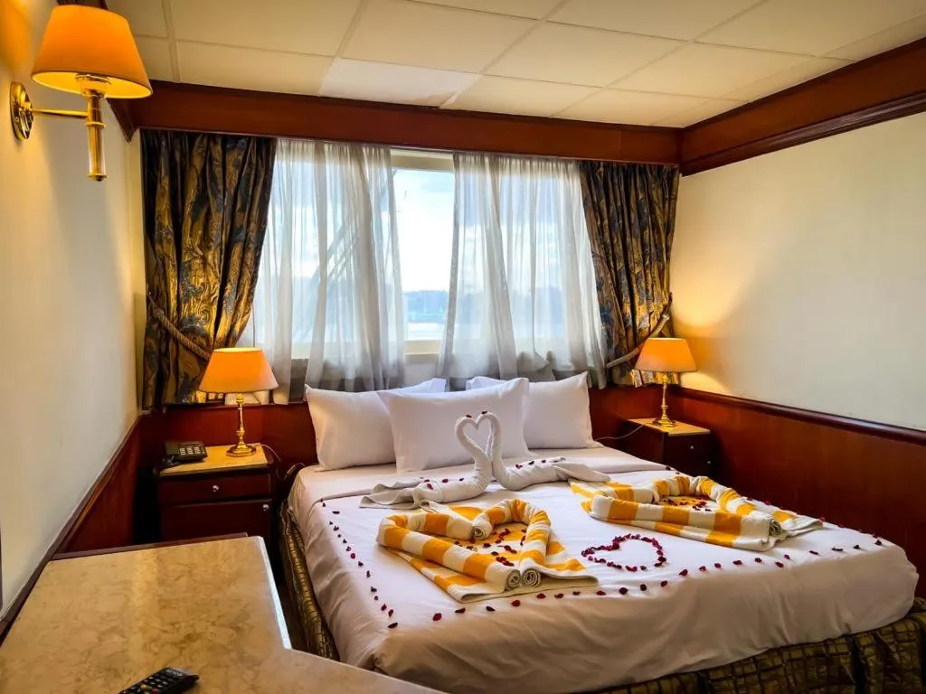 Bed in nile cruise king boat