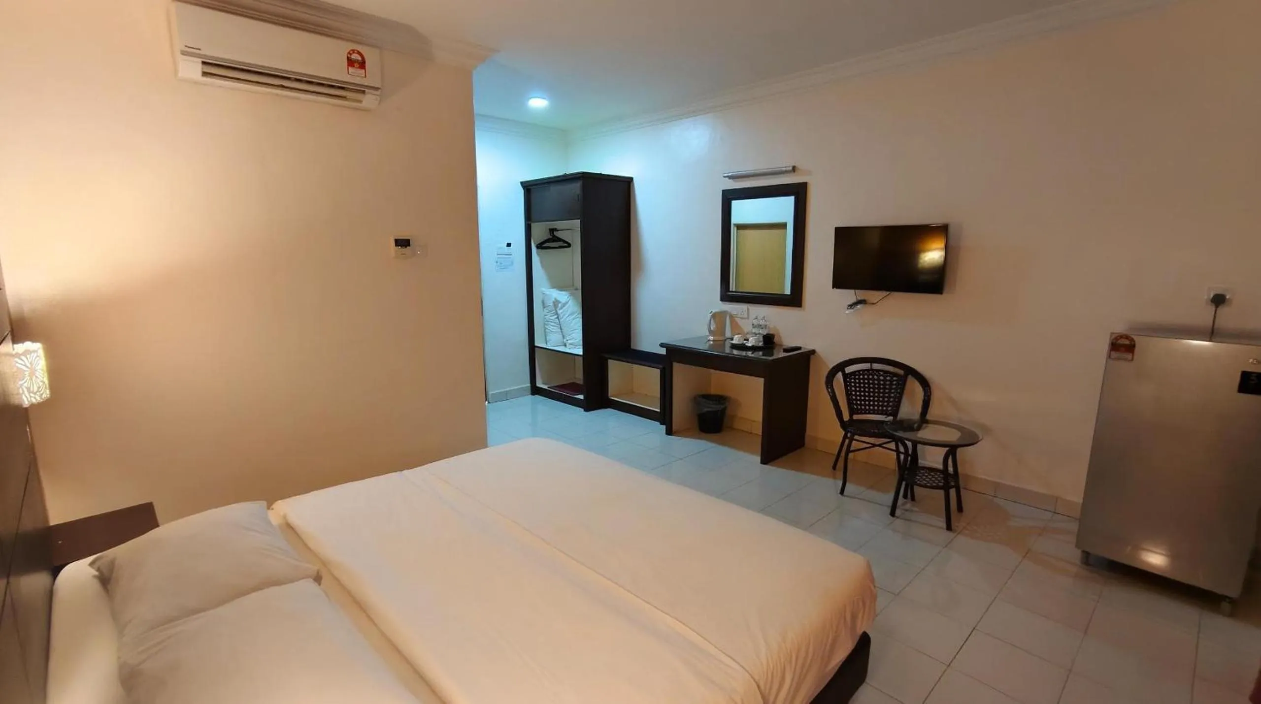 Photo of the whole room, Bed in Casa Idaman Motel Langkawi