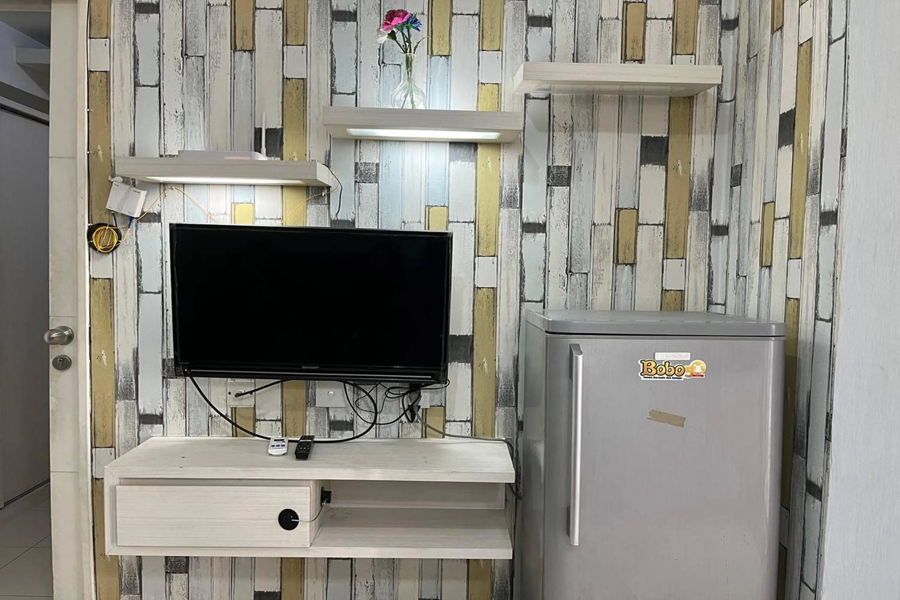 TV and multimedia in Apartment Bassura City by Berkah Estate