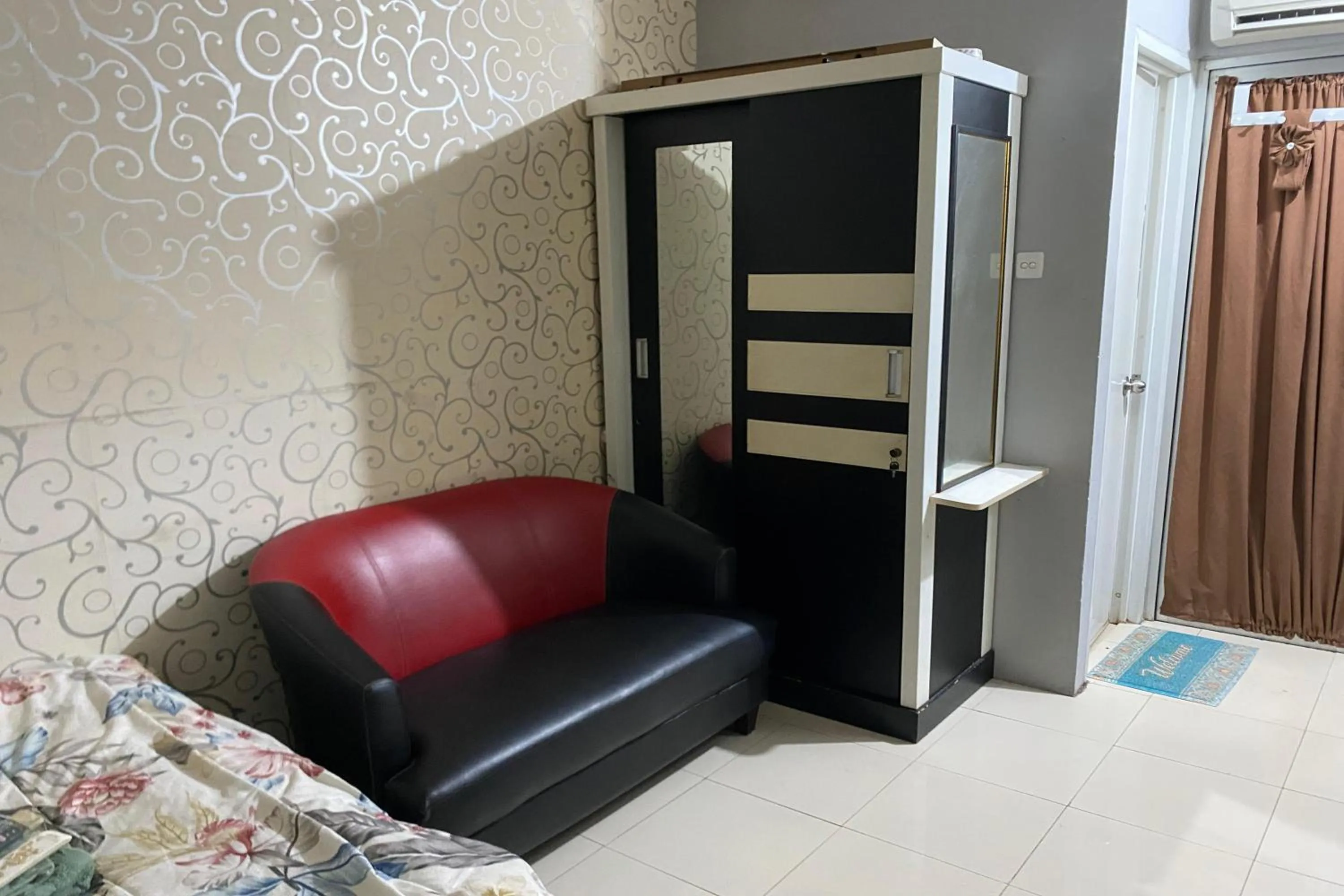 Photo of the whole room in Apartment Bassura City by Berkah Estate