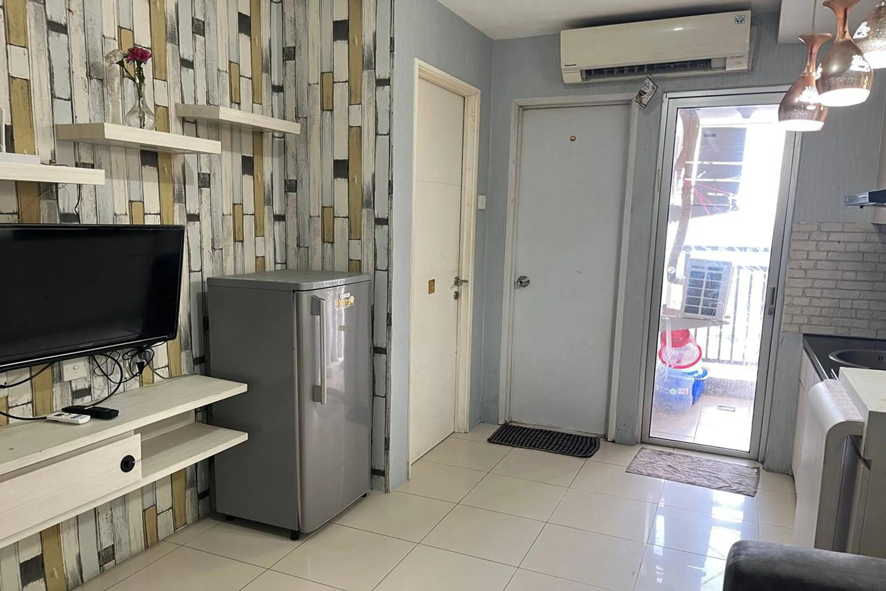 TV and multimedia in Apartment Bassura City by Berkah Estate