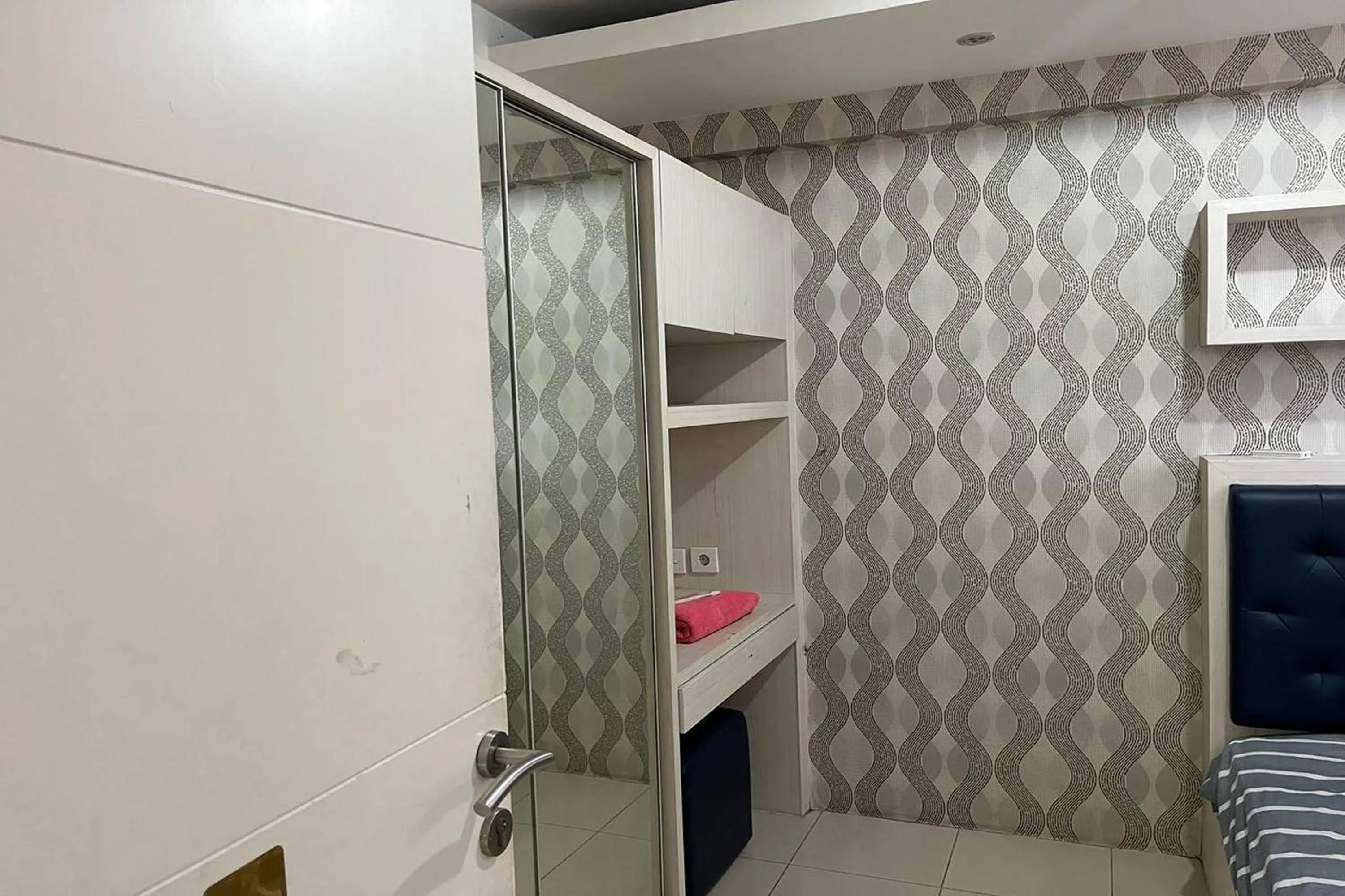 wardrobe in Apartment Bassura City by Berkah Estate