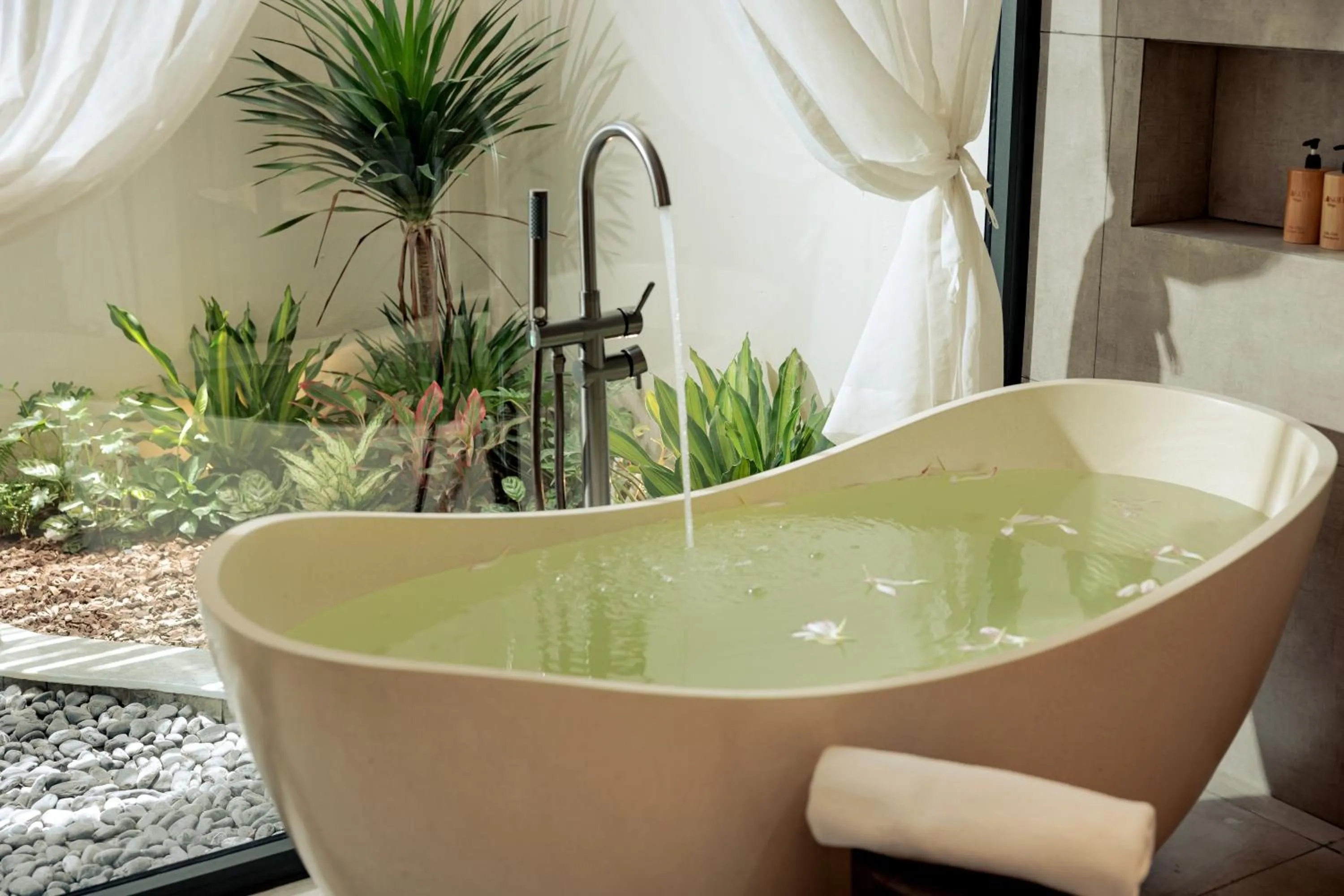 Bath in La Sen Village