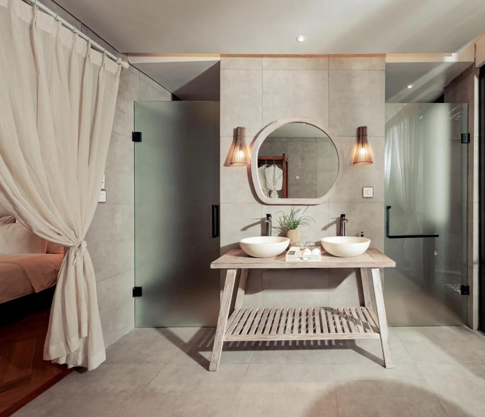 Shower, Bed in La Sen Village