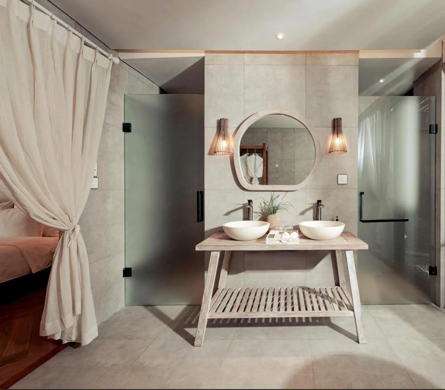 Shower, Bed in La Sen Village