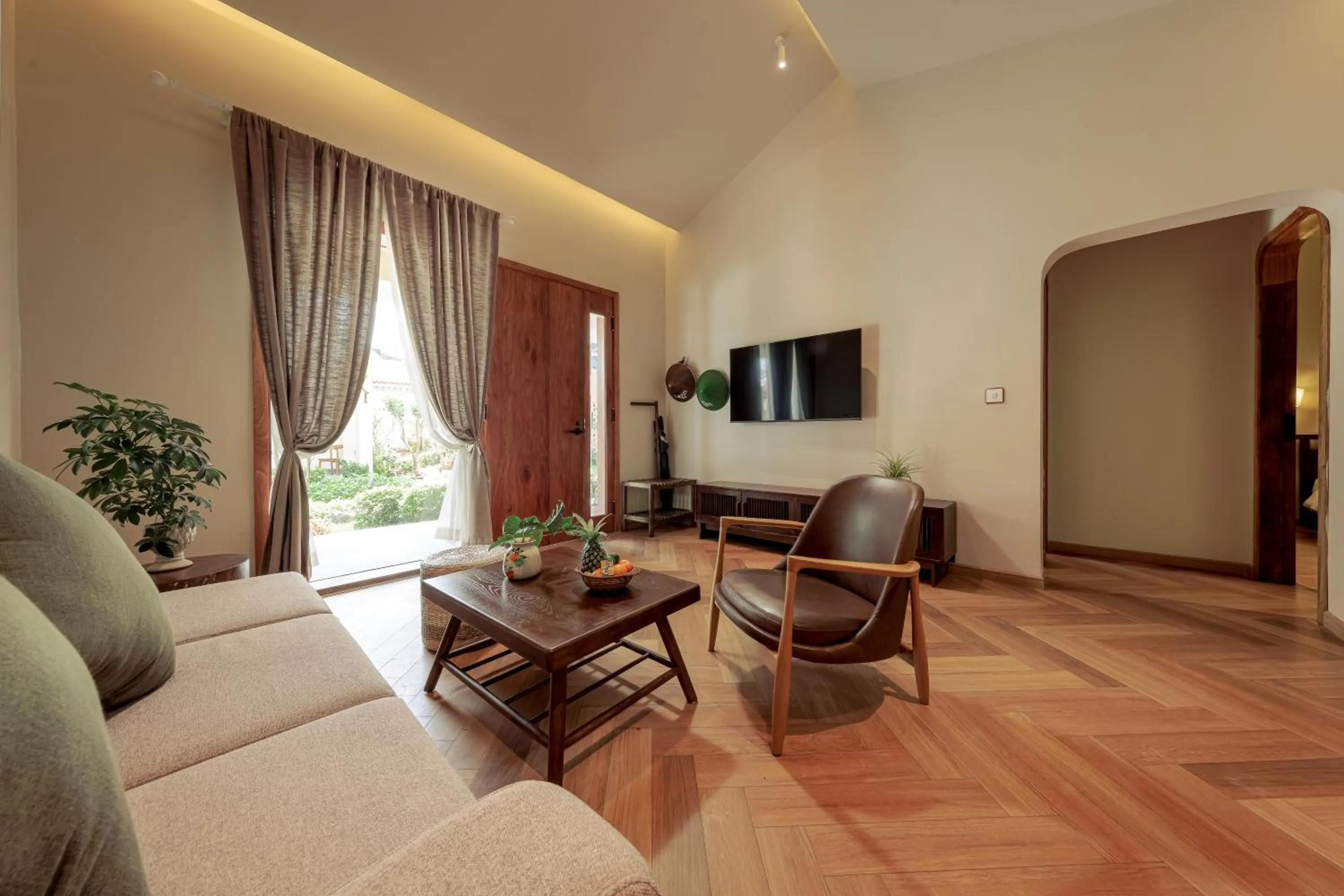 Communal lounge/ TV room in La Sen Village