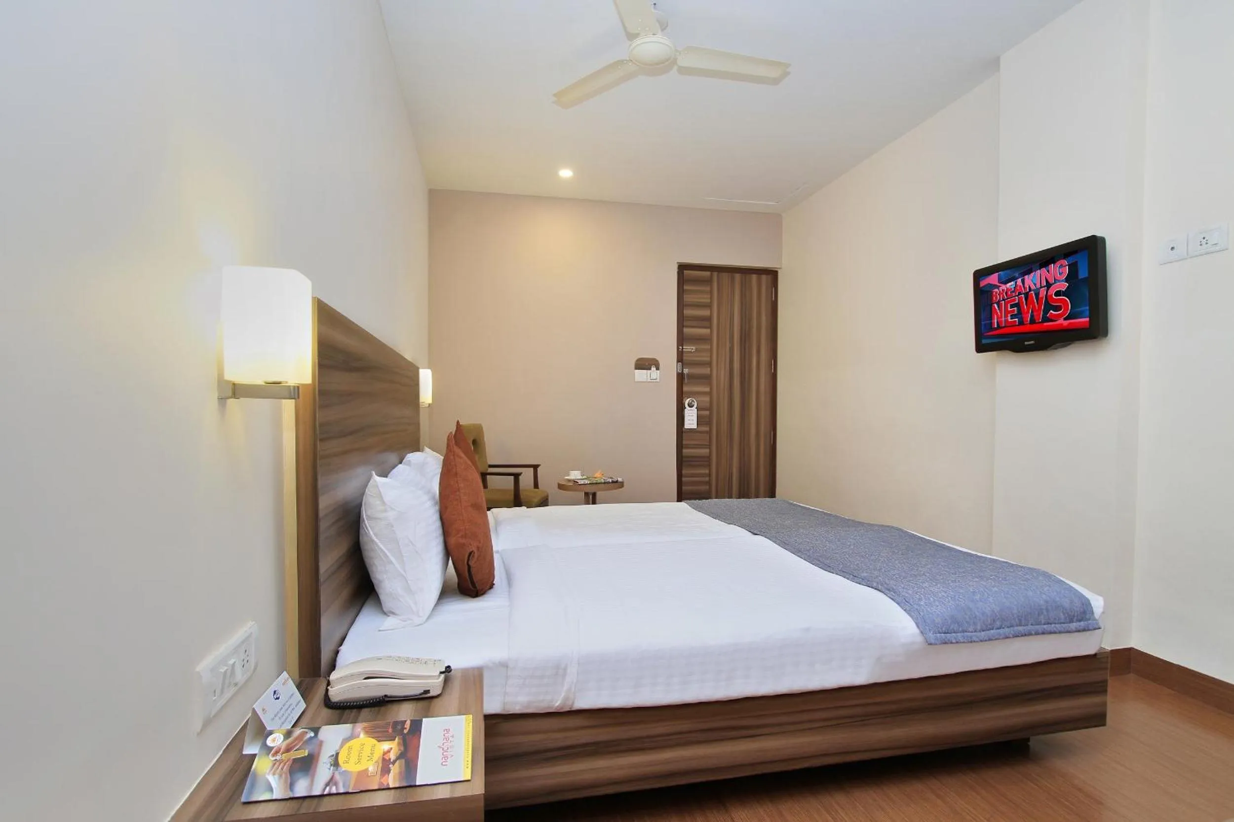 Photo of the whole room, Bed in La Sara Vista