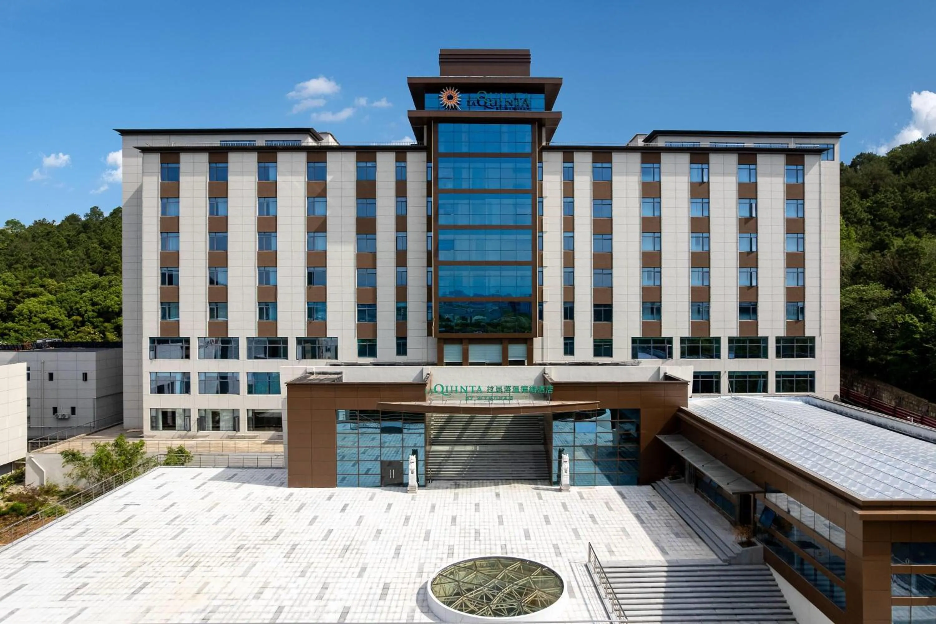 Property building in La Quinta by Wyndham Suzhou Yangshan