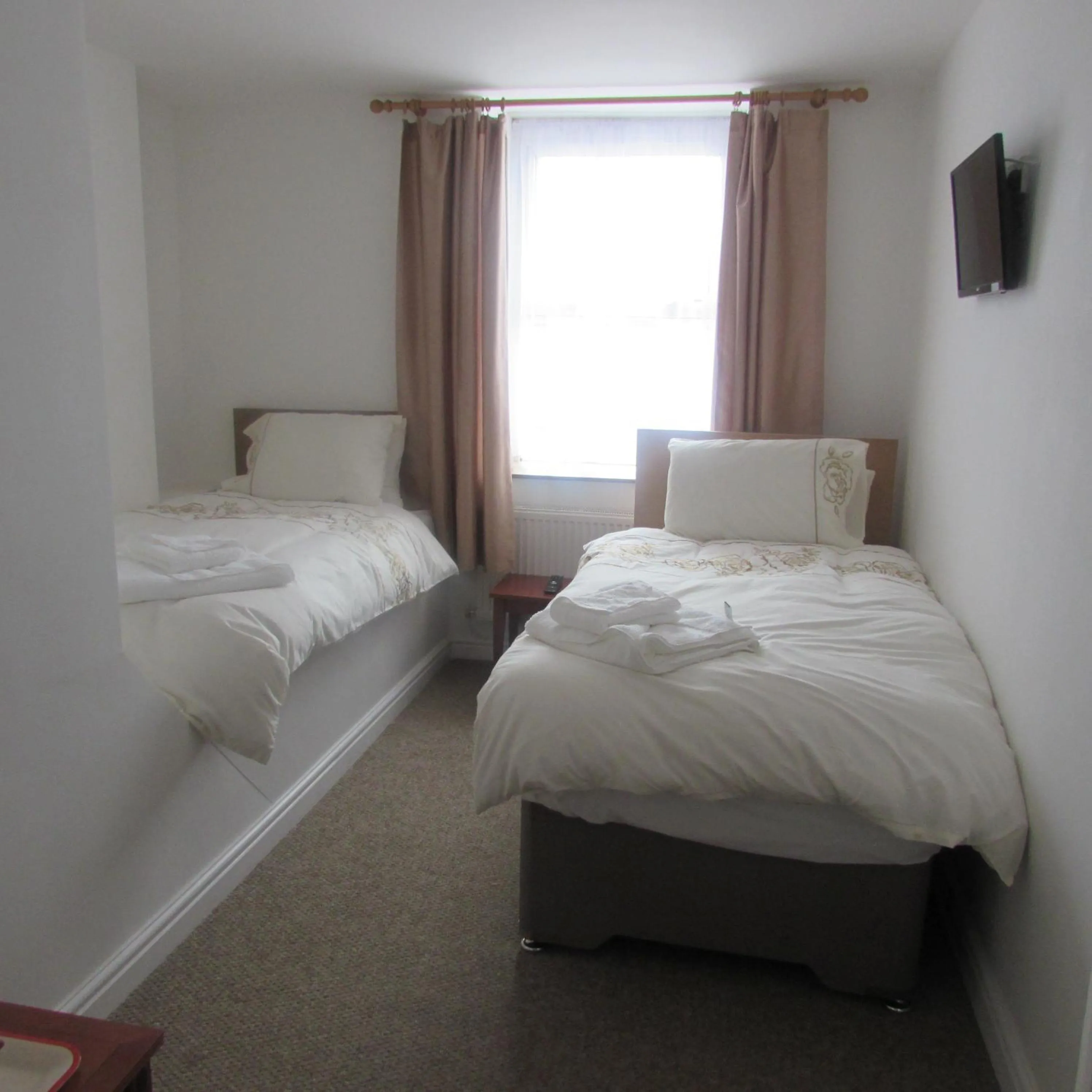 Bed in Lord Nelson Hotel