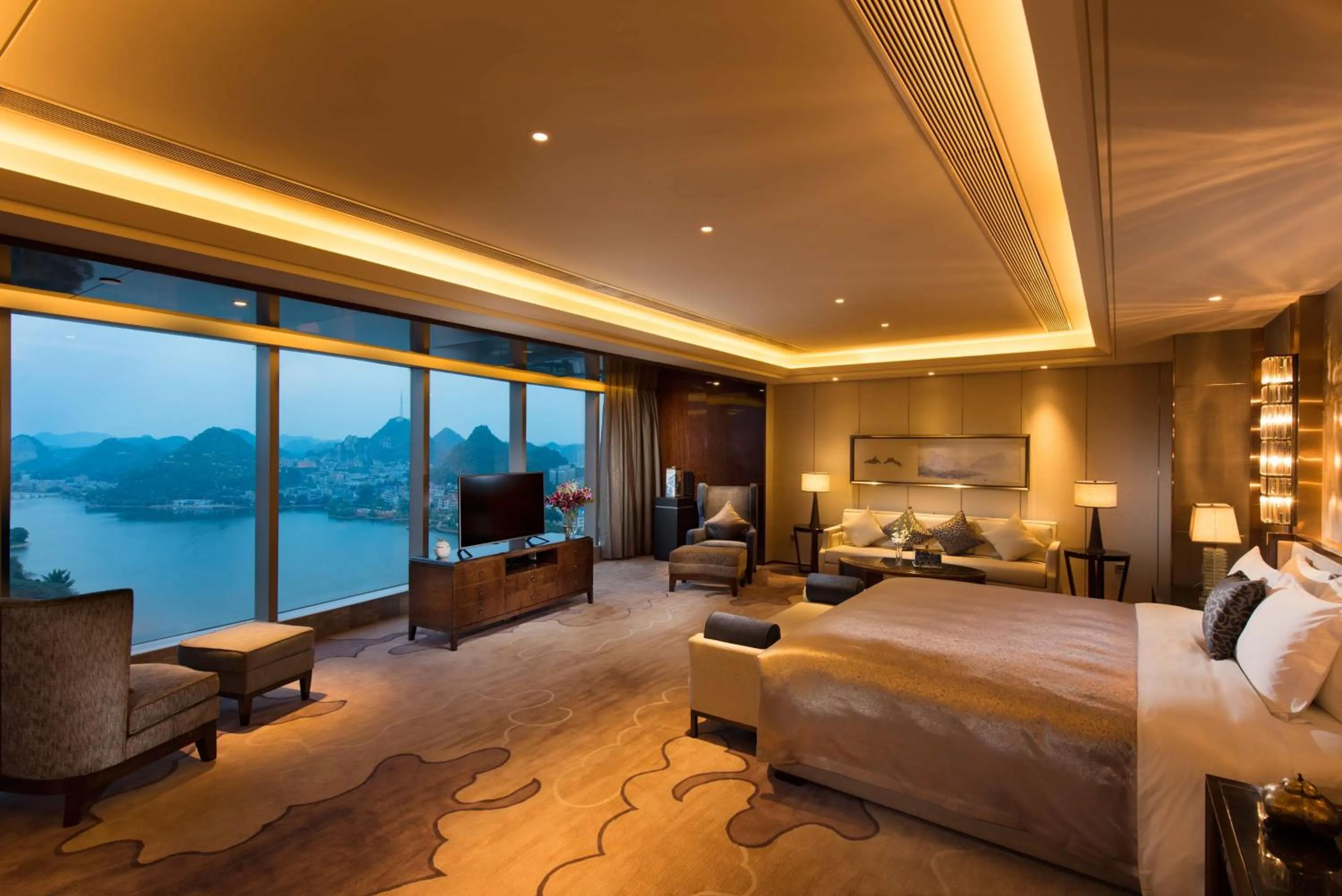 Bedroom, Bed in DoubleTree by Hilton Hotel Anshun