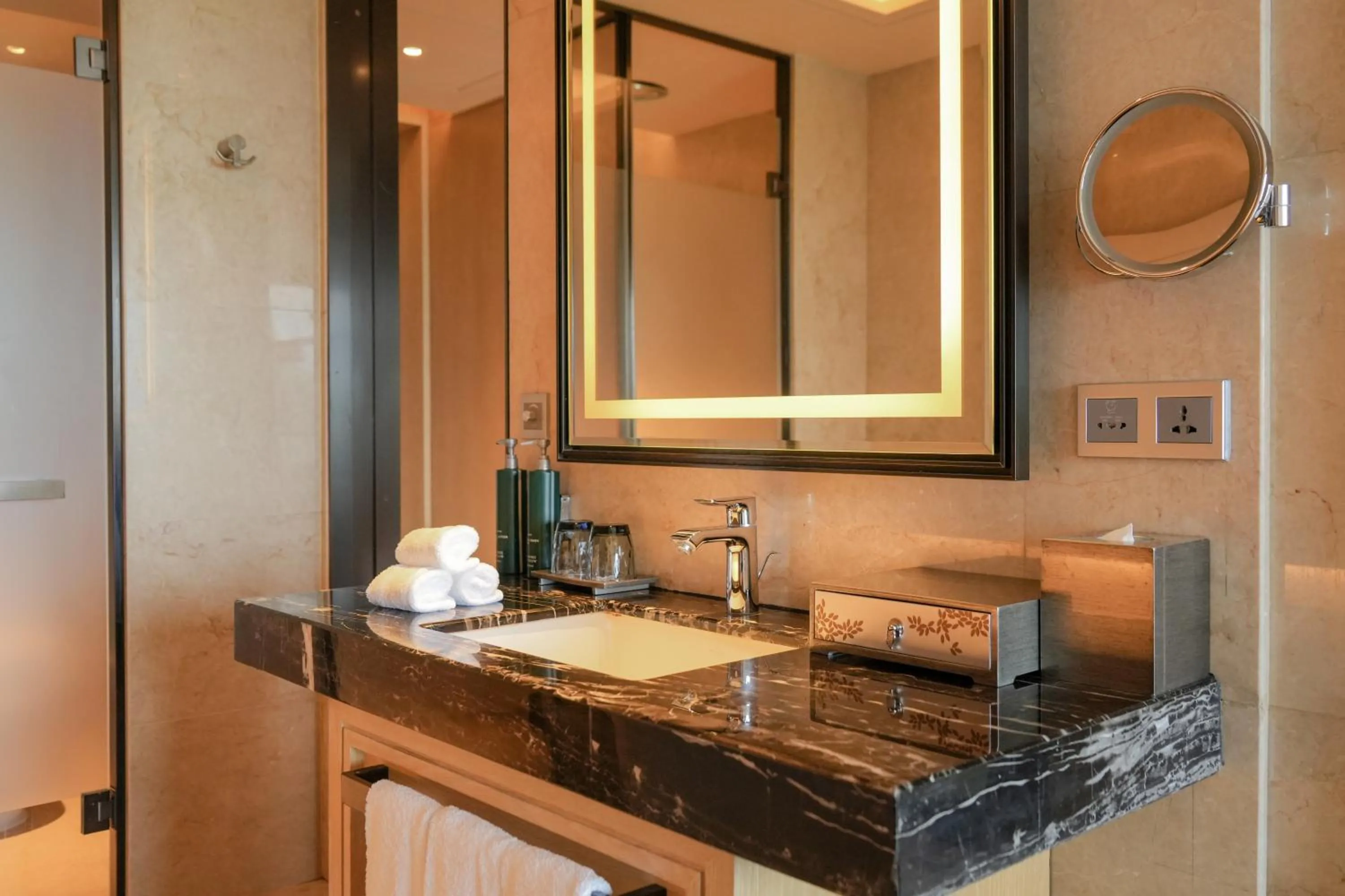 DoubleTree by Hilton Hotel Anshun