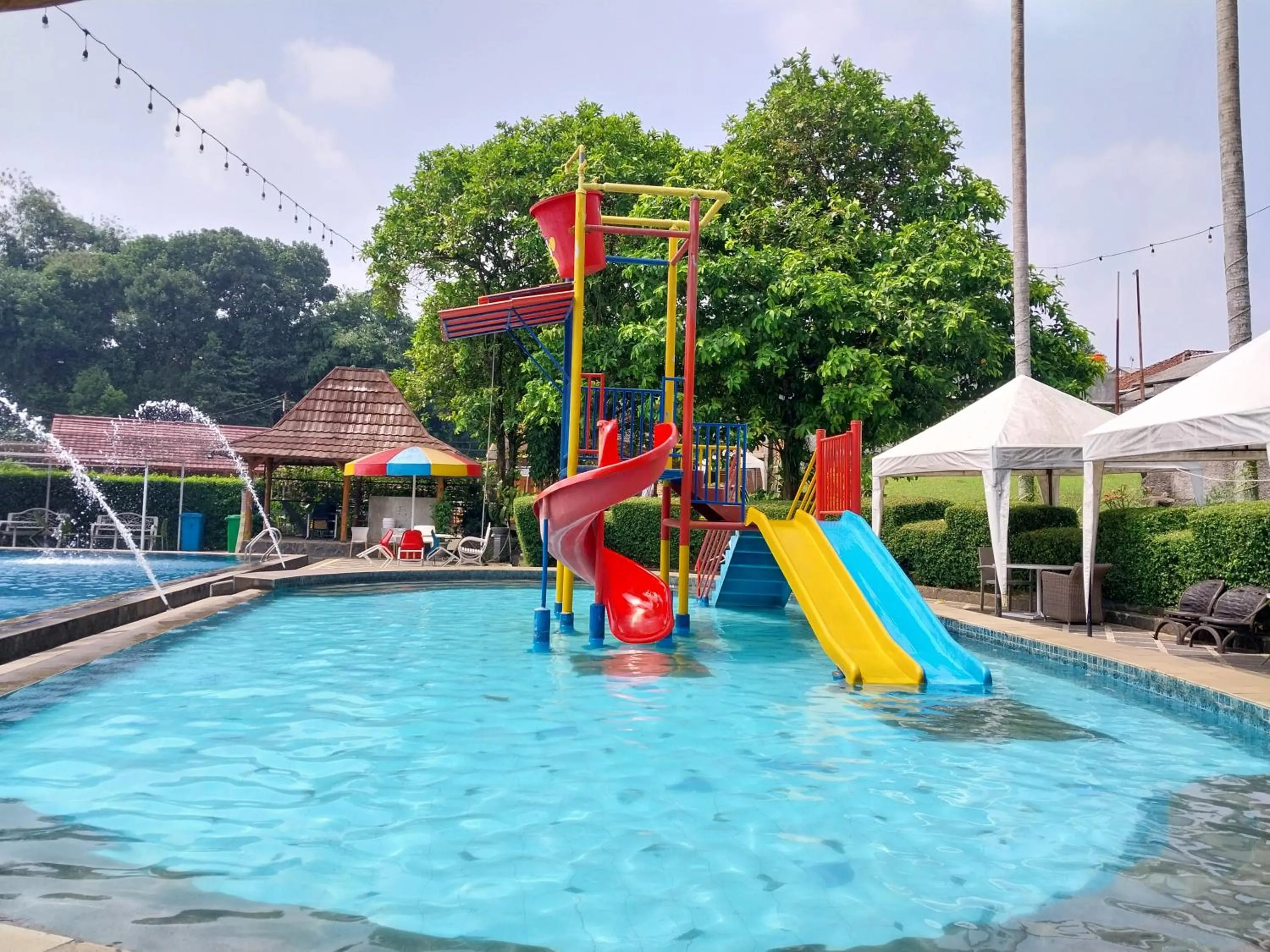Swimming pool in Saung Dolken Syariah Resort & Hotel