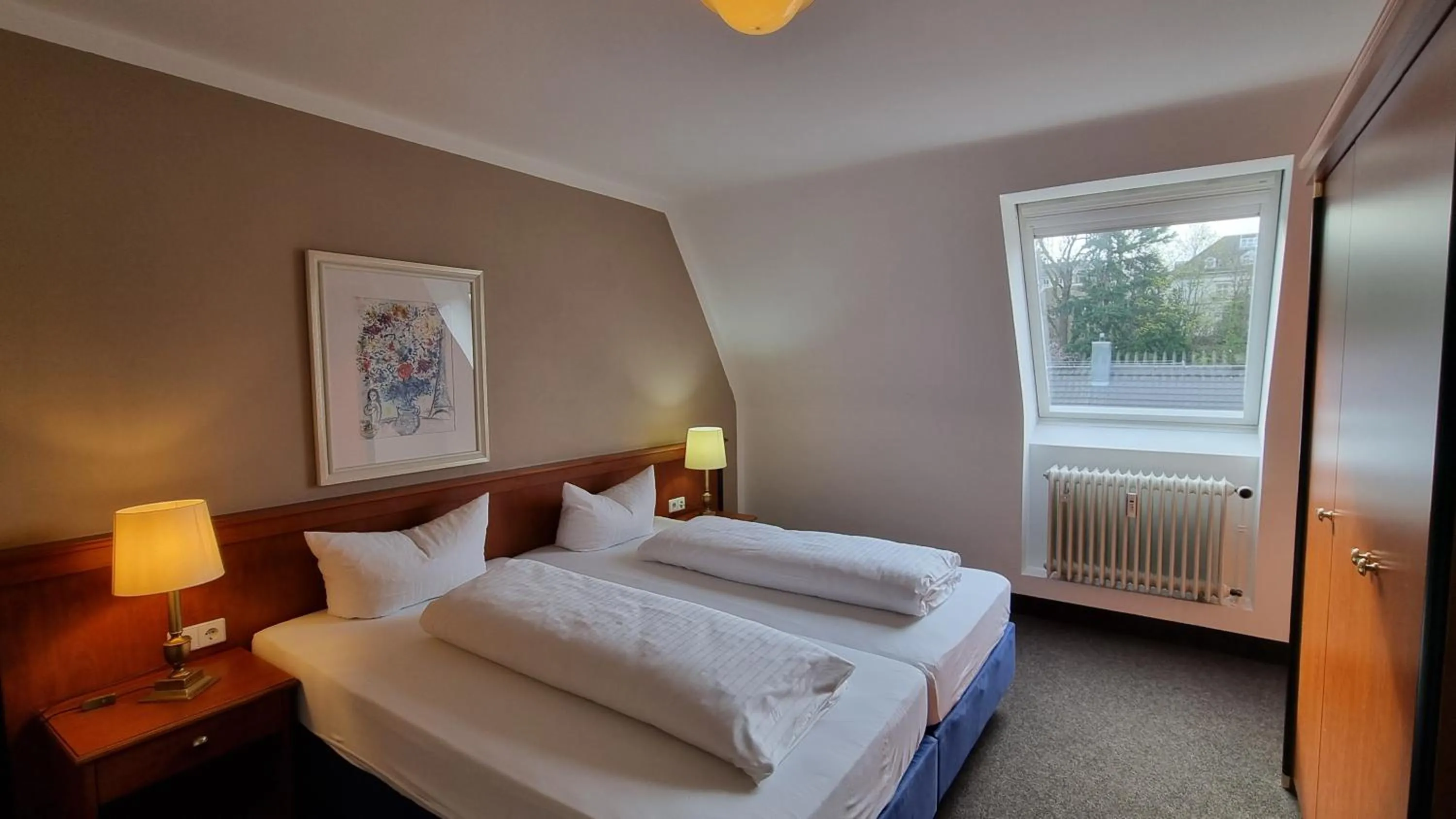 Bedroom, Bed in Hotel Quellenhof