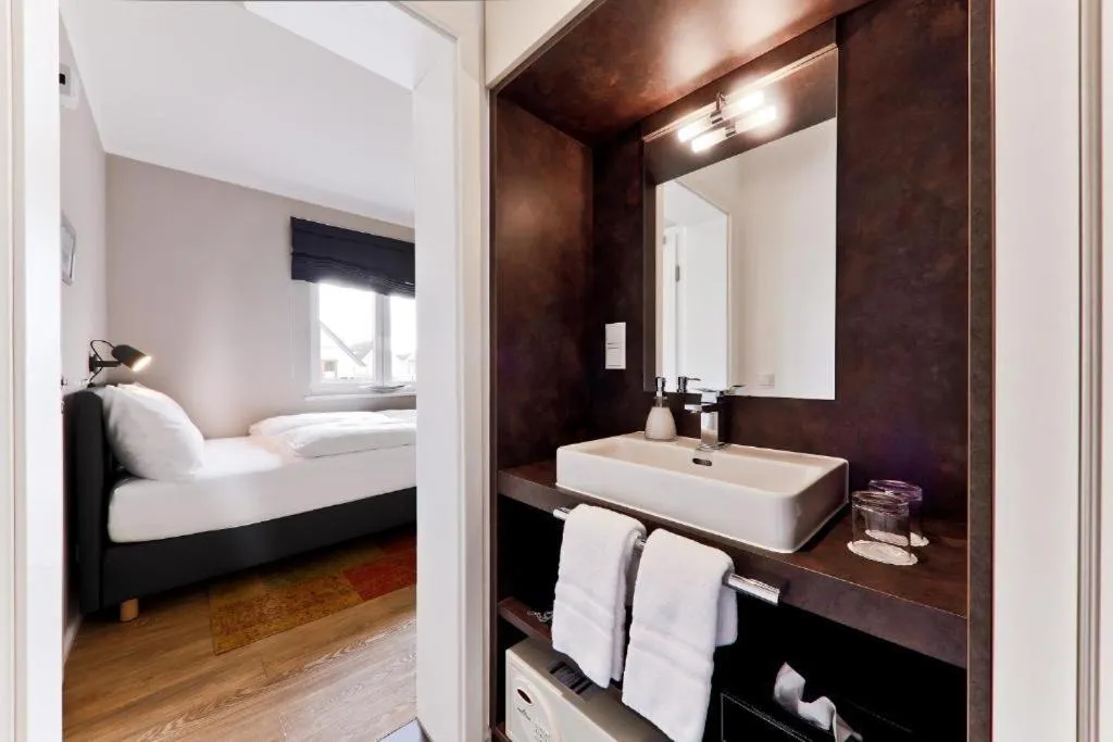 Bathroom, Bed in Hotel Astra Maris