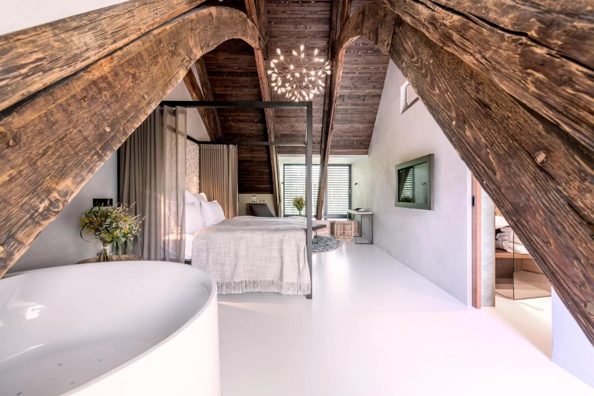 Photo of the whole room in Yard Resort