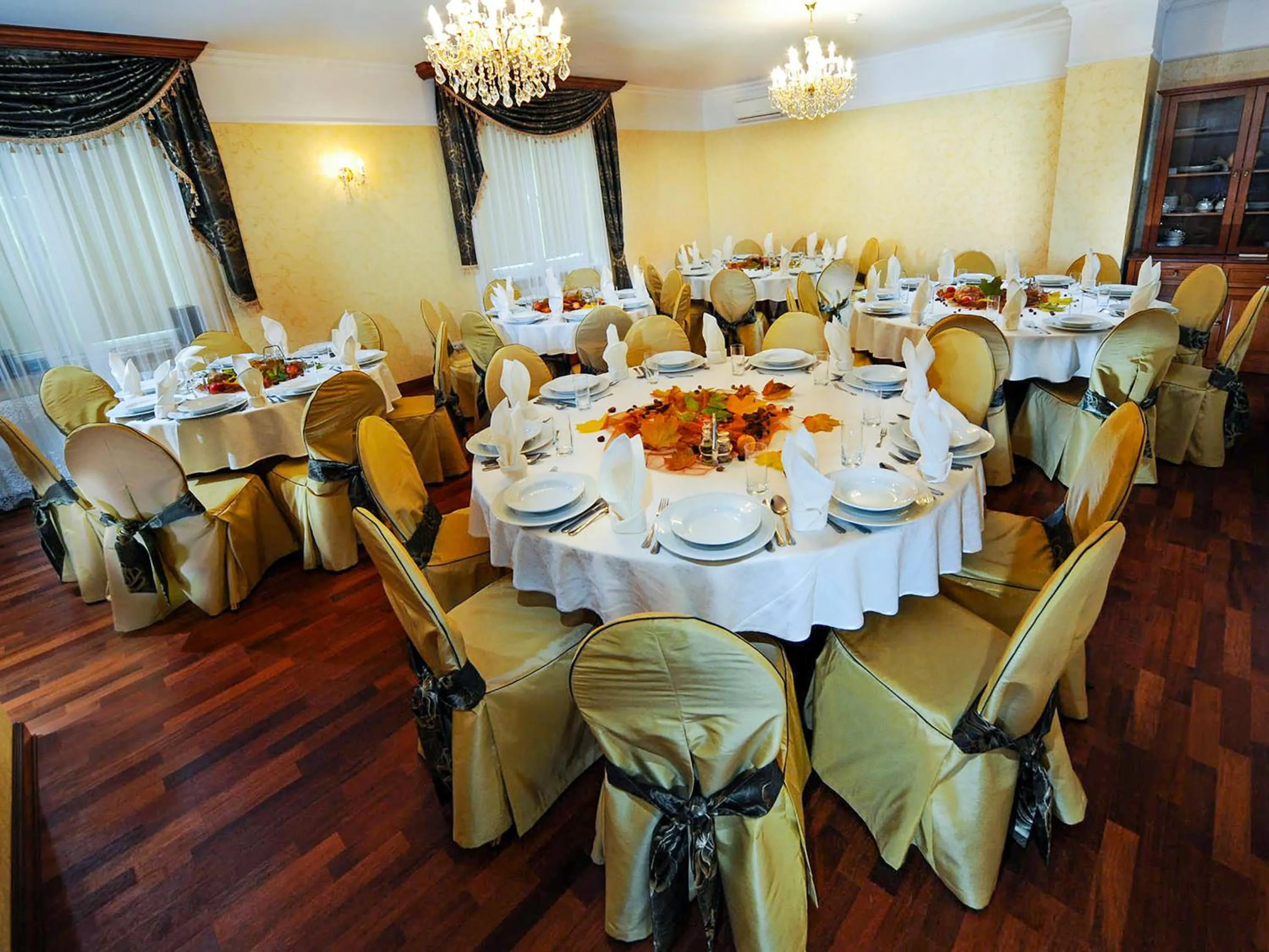 Restaurant/places to eat in Hotel Korona