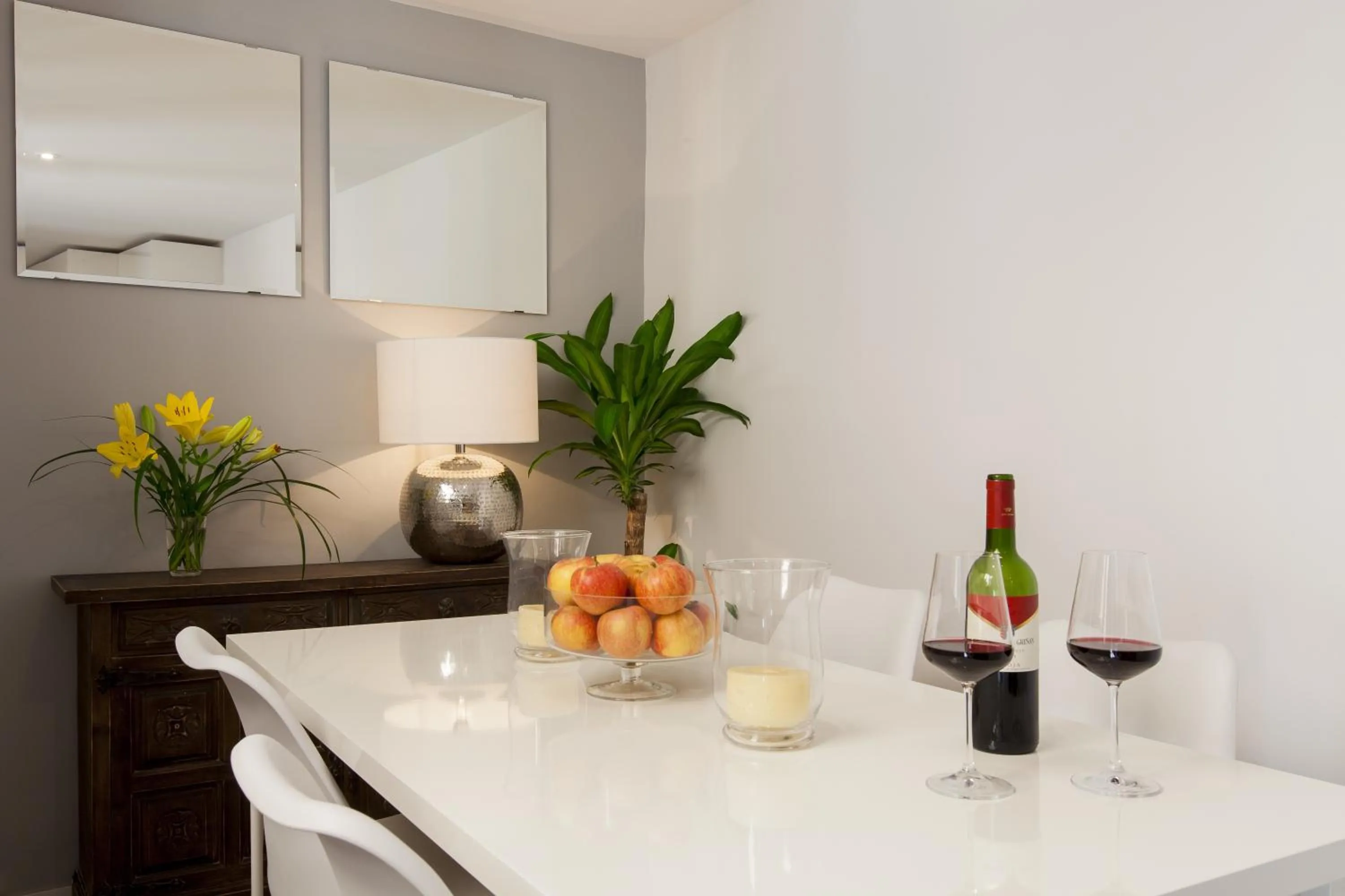 Decorative detail in Aspasios Charming Flats