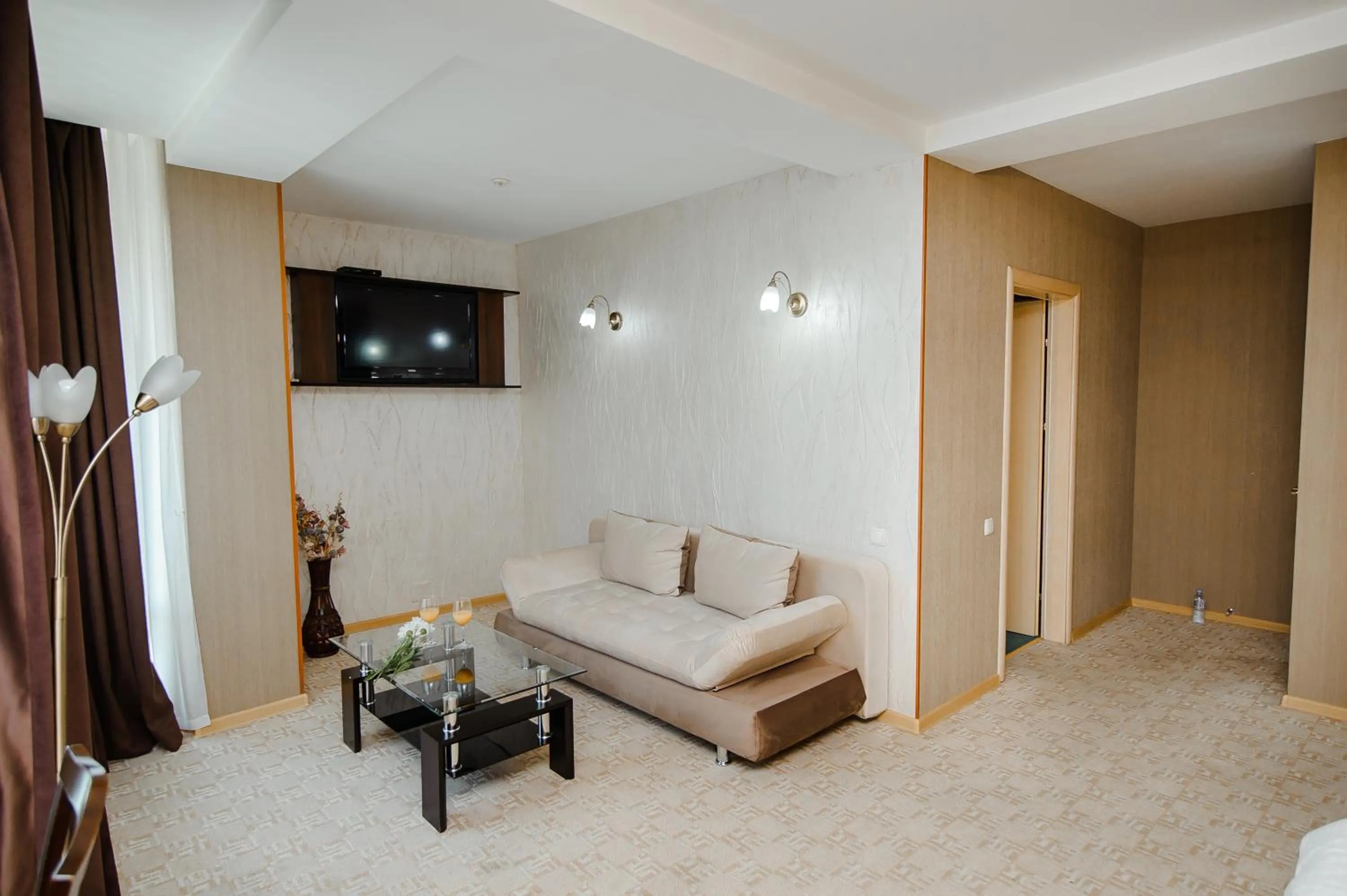 Living room, Bed in TipTop Hotel CITY CENTER