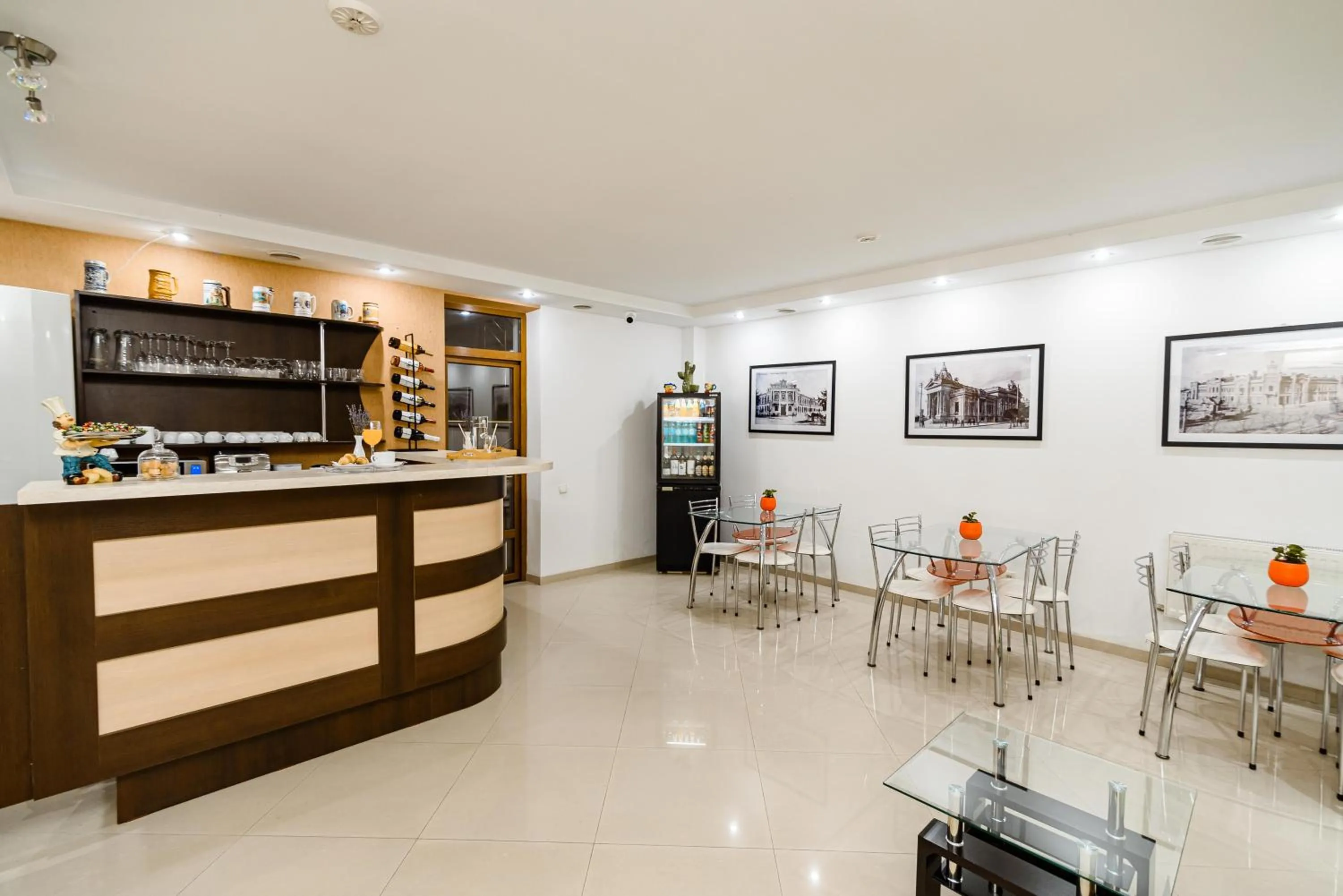 Restaurant/places to eat in TipTop Hotel CITY CENTER