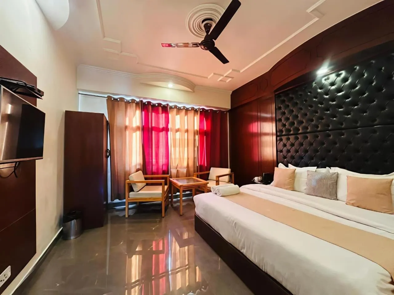 Communal lounge/ TV room, Bed in Hotel Dwaper A Premium Property Near Mall Road