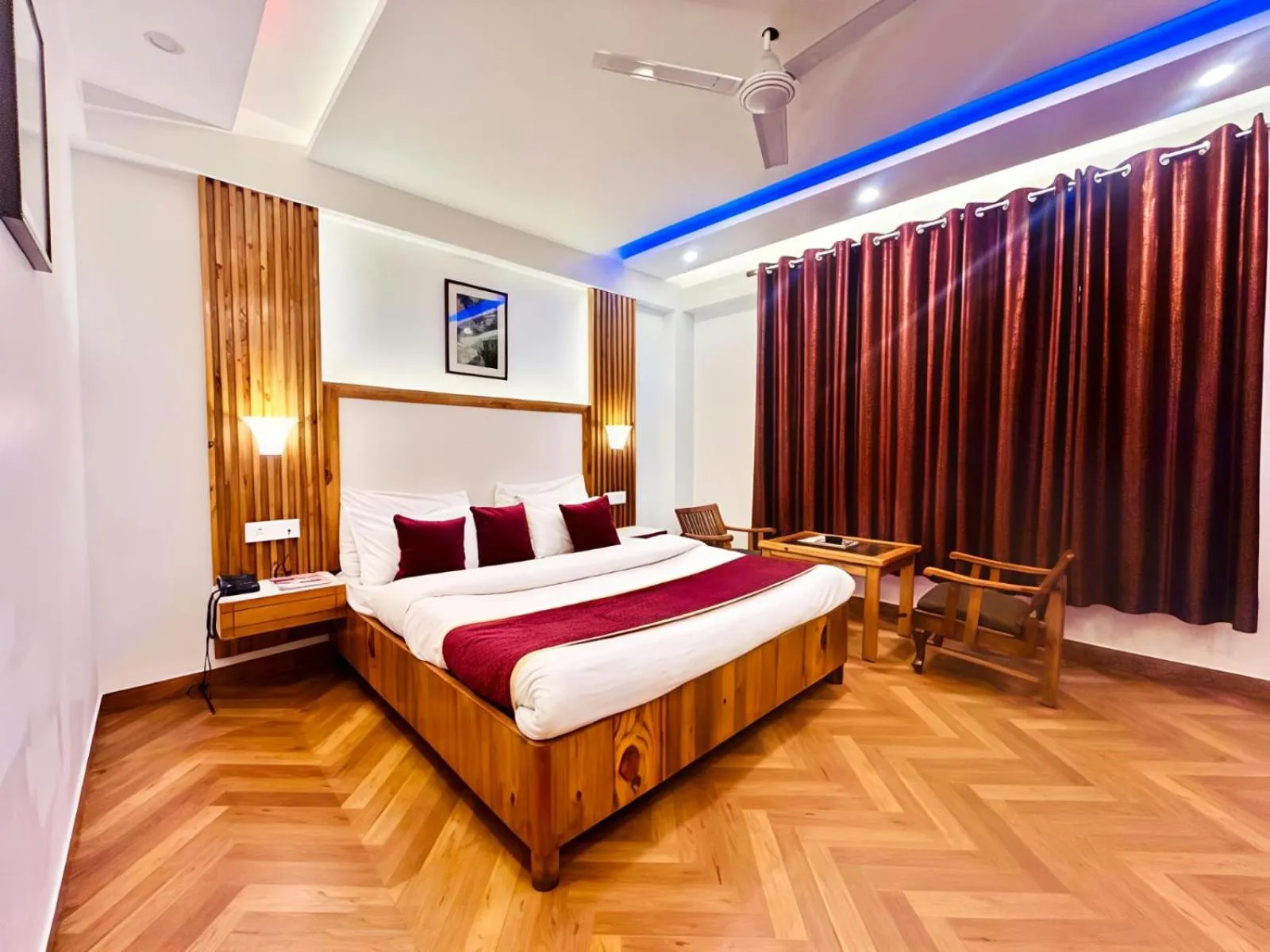 Bed in Hotel Dwaper A Premium Property Near Mall Road