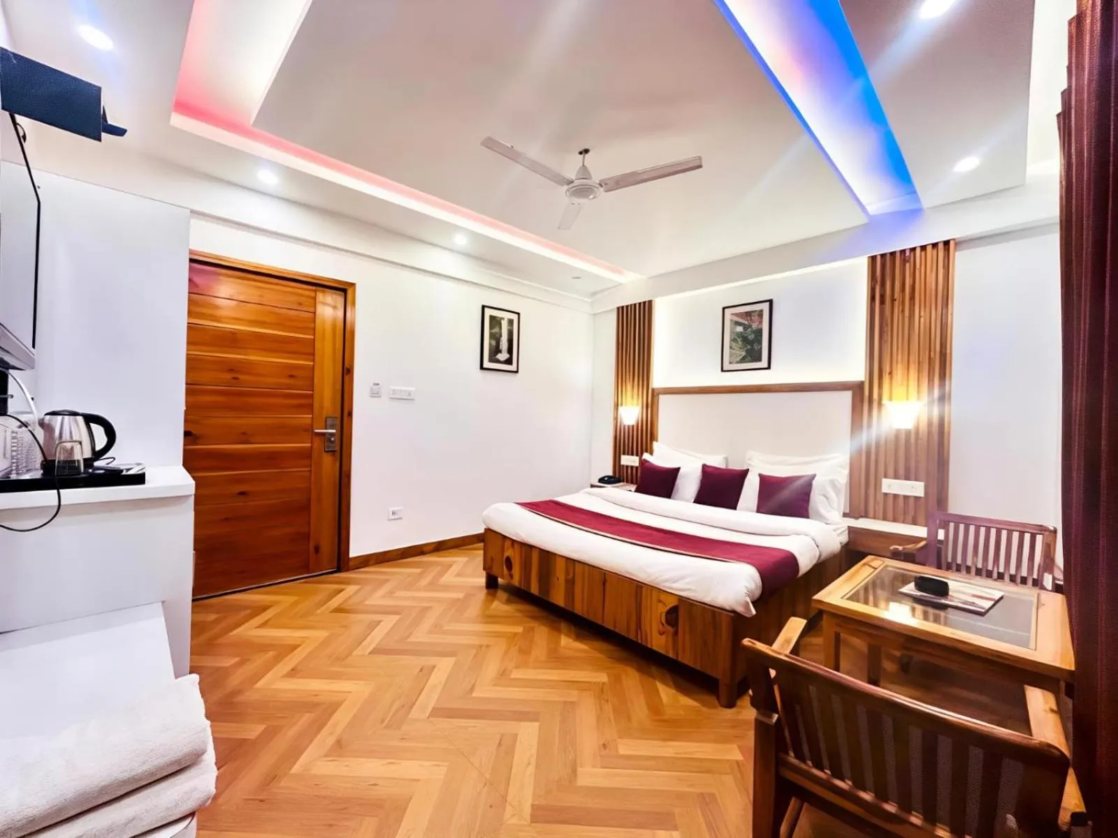 Bed in Hotel Dwaper A Premium Property Near Mall Road