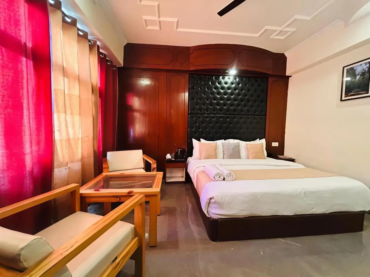 Bed in Hotel Dwaper A Premium Property Near Mall Road