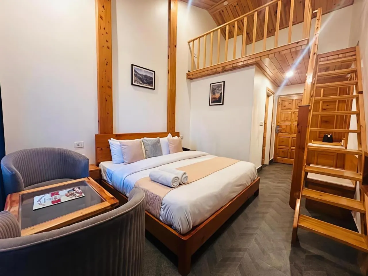 Bed in Hotel Dwaper A Premium Property Near Mall Road