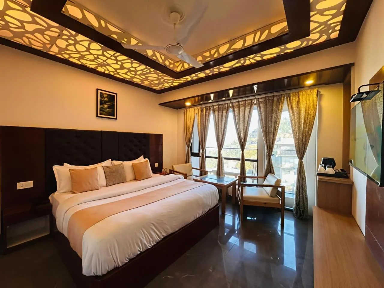 Communal lounge/ TV room, Bed in Hotel Dwaper A Premium Property Near Mall Road