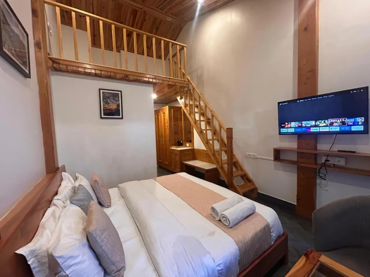 Communal lounge/ TV room, Bed in Hotel Dwaper A Premium Property Near Mall Road