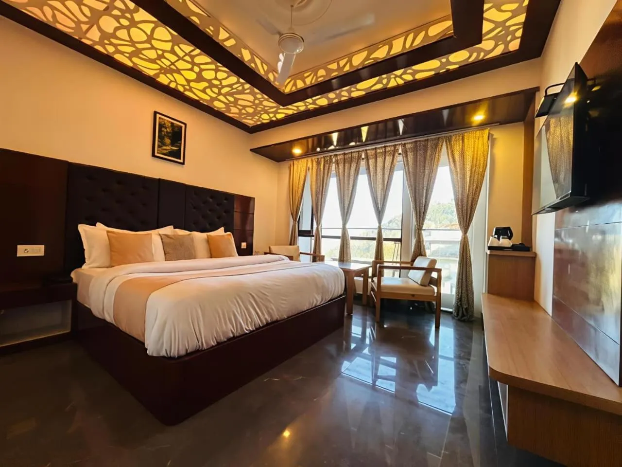 Communal lounge/ TV room, Bed in Hotel Dwaper A Premium Property Near Mall Road