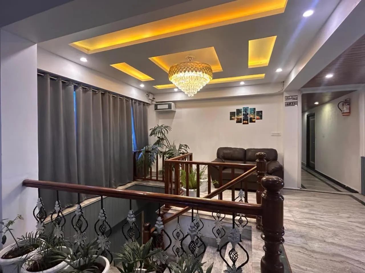 Living room in Hotel Dwaper A Premium Property Near Mall Road