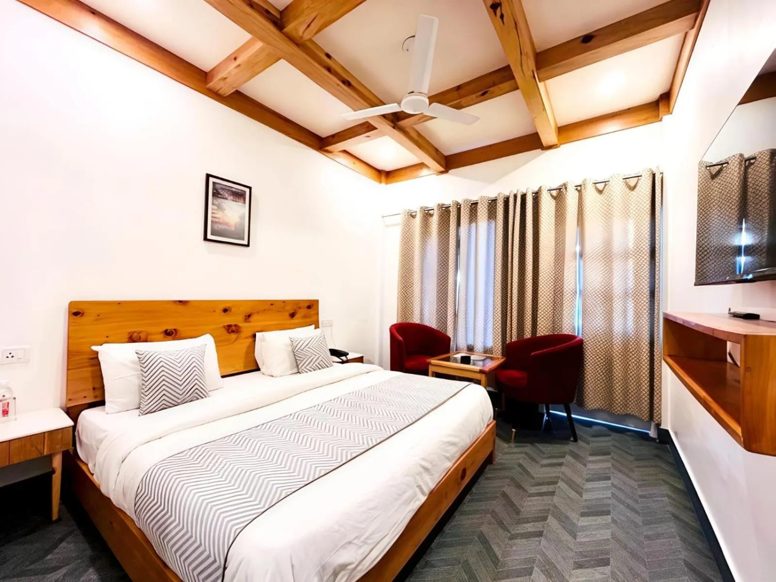 Communal lounge/ TV room, Bed in Hotel Dwaper A Premium Property Near Mall Road