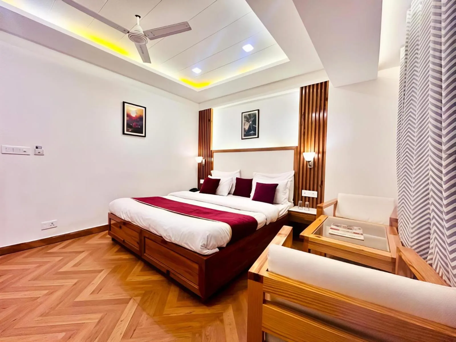 Bed in Hotel Dwaper A Premium Property Near Mall Road