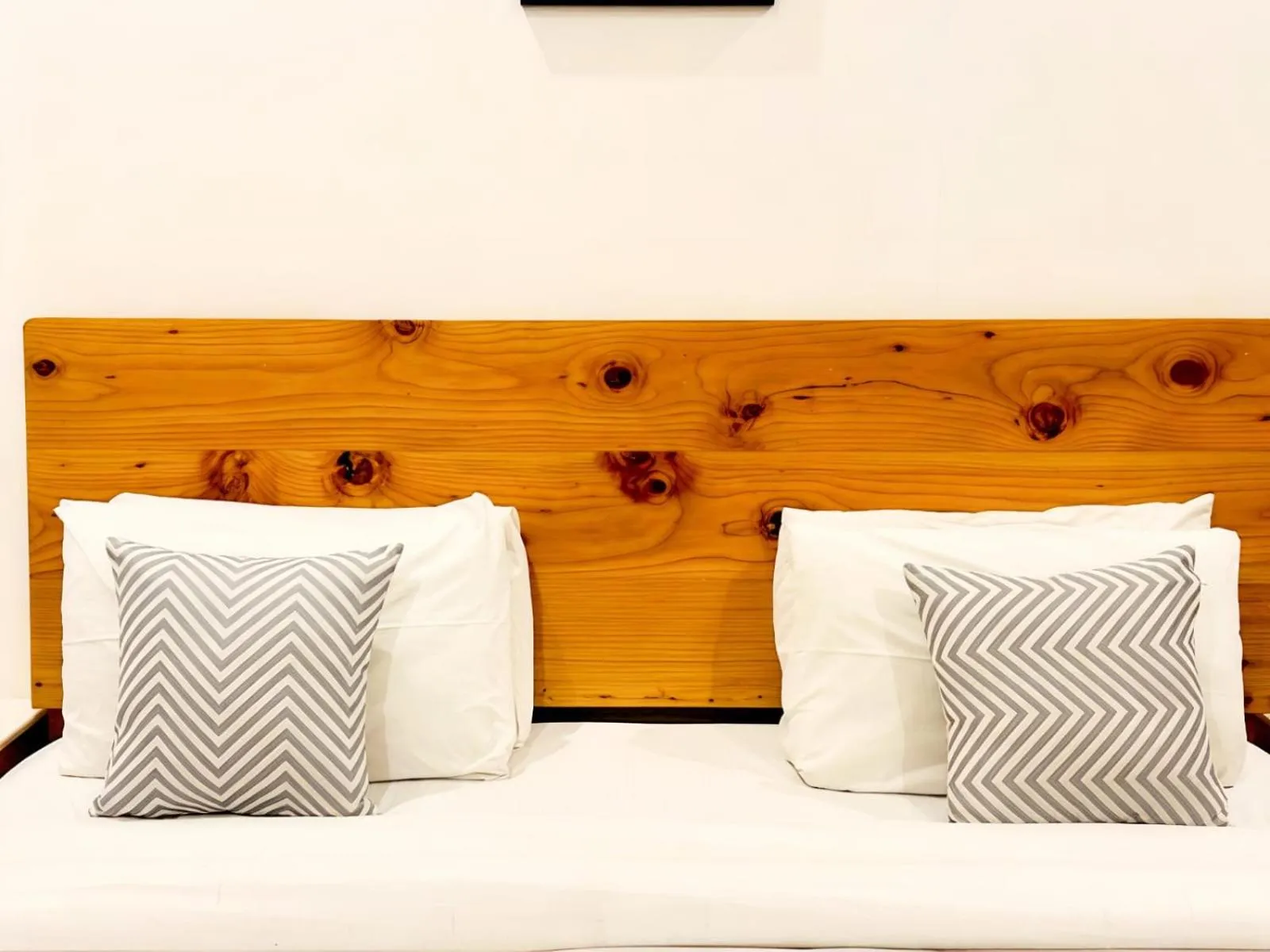 Bed in Hotel Dwaper A Premium Property Near Mall Road