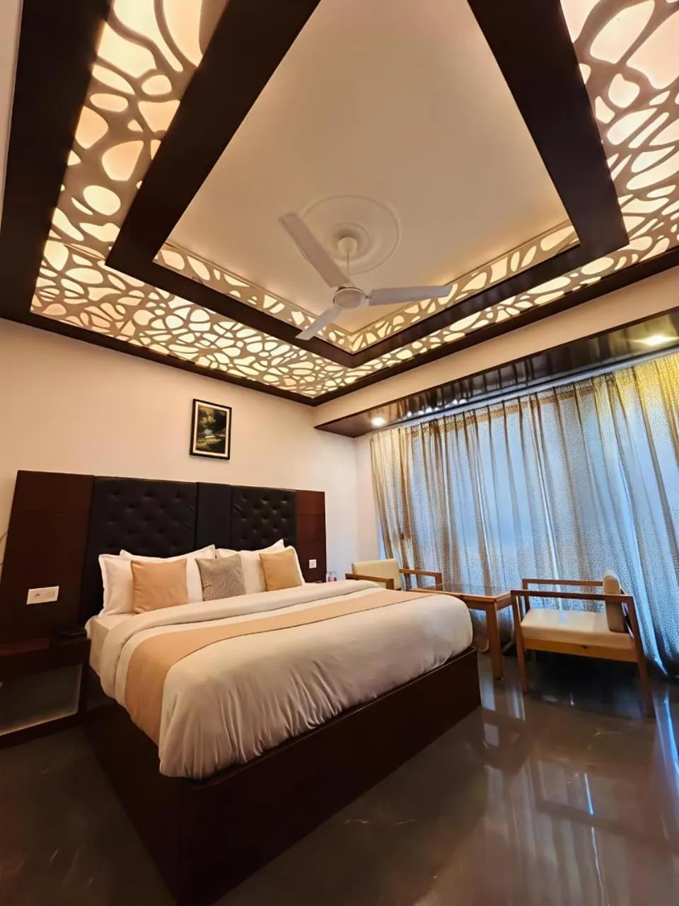 Bed in Hotel Dwaper A Premium Property Near Mall Road