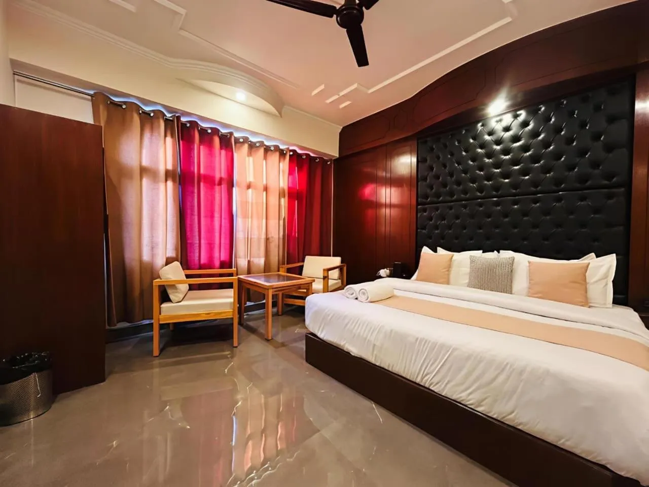 Bed in Hotel Dwaper A Premium Property Near Mall Road