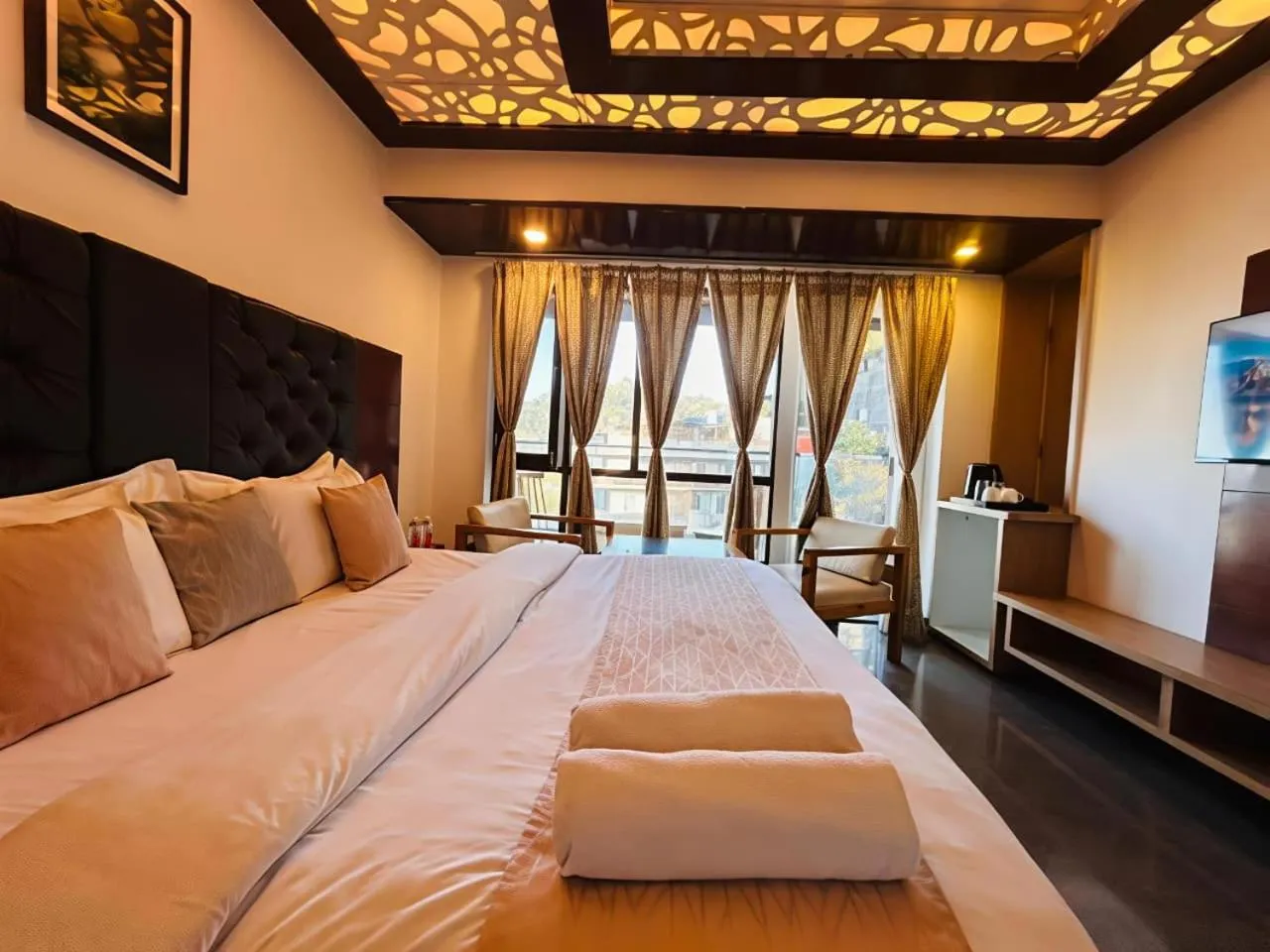 Communal lounge/ TV room, Bed in Hotel Dwaper A Premium Property Near Mall Road
