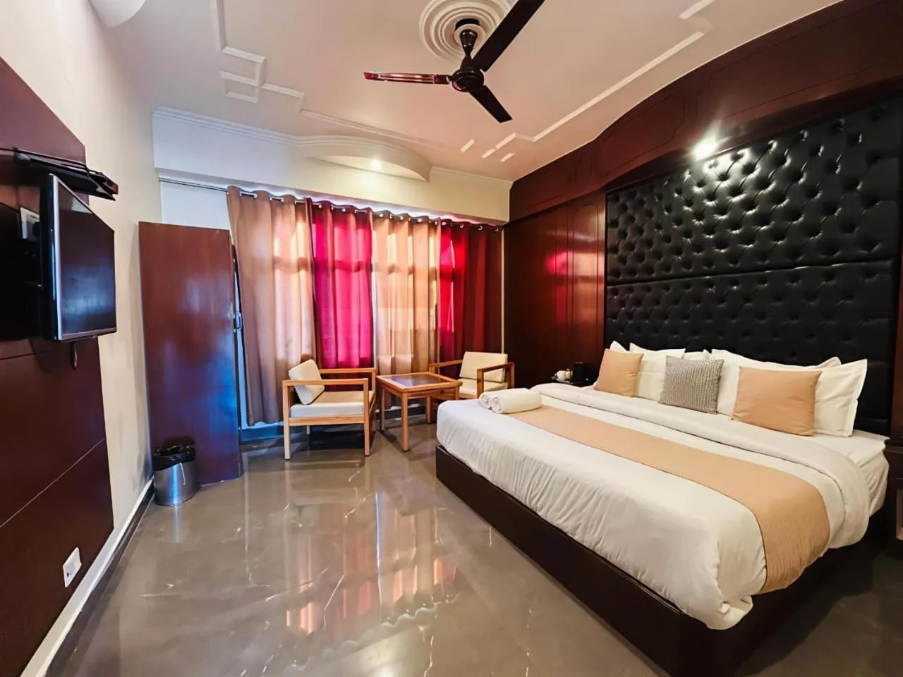 Communal lounge/ TV room, Bed in Hotel Dwaper A Premium Property Near Mall Road