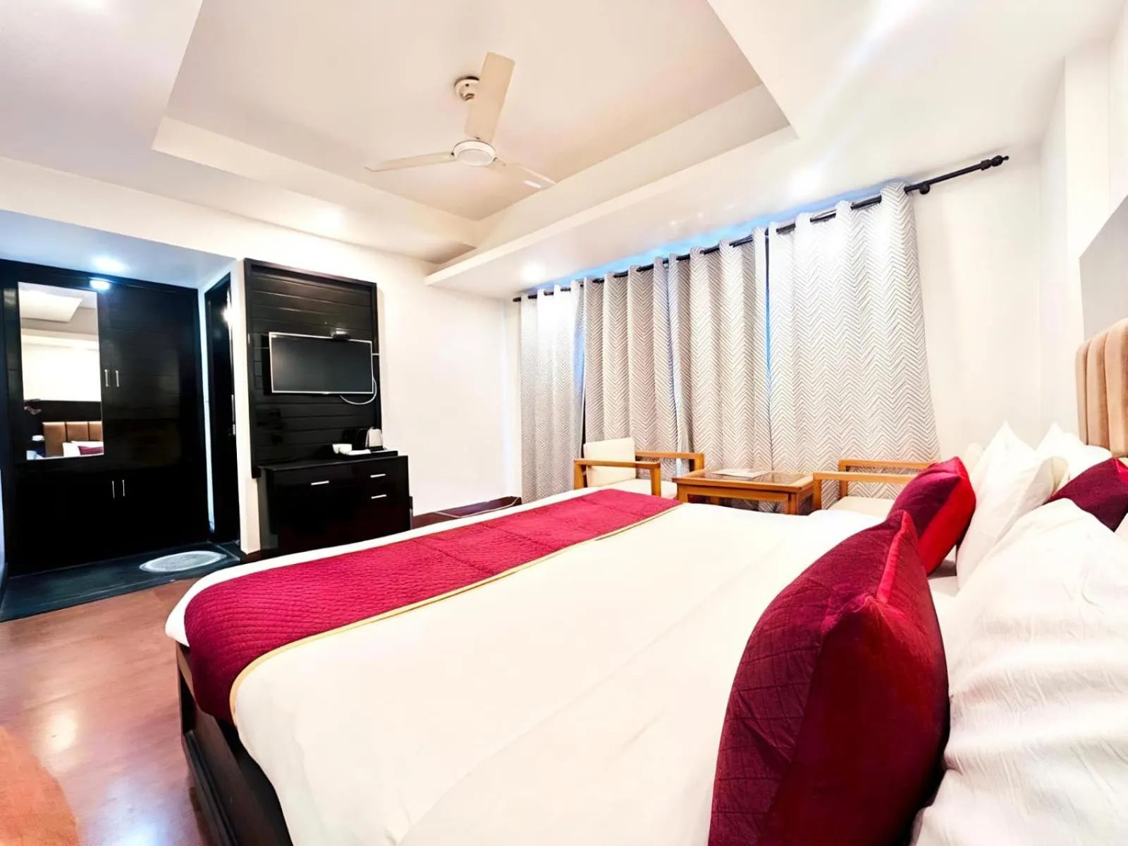 Bed in Hotel Dwaper A Premium Property Near Mall Road