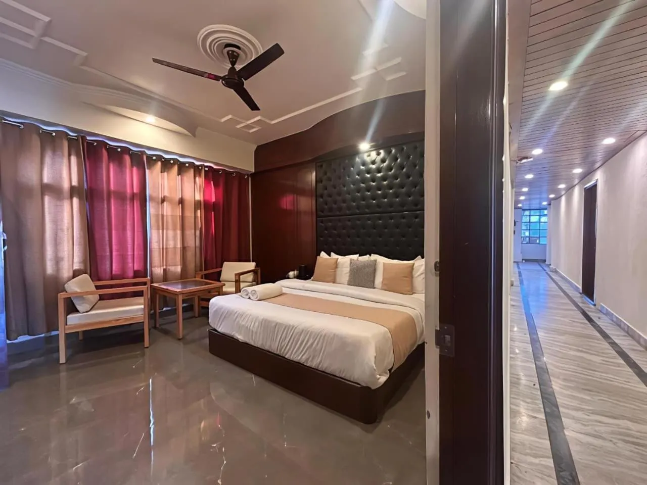 Bed in Hotel Dwaper A Premium Property Near Mall Road