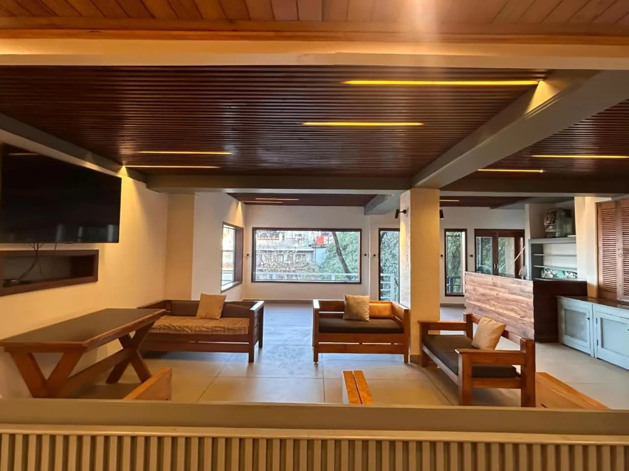 Living room in Hotel Dwaper A Premium Property Near Mall Road