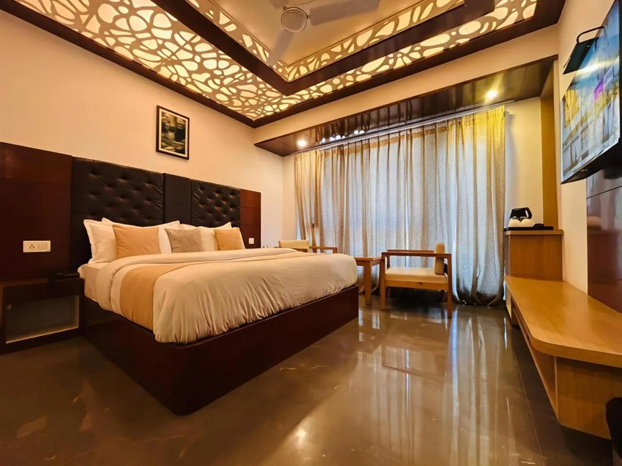 Communal lounge/ TV room, Bed in Hotel Dwaper A Premium Property Near Mall Road