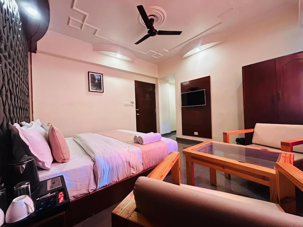 Communal lounge/ TV room, Bed in Hotel Dwaper A Premium Property Near Mall Road