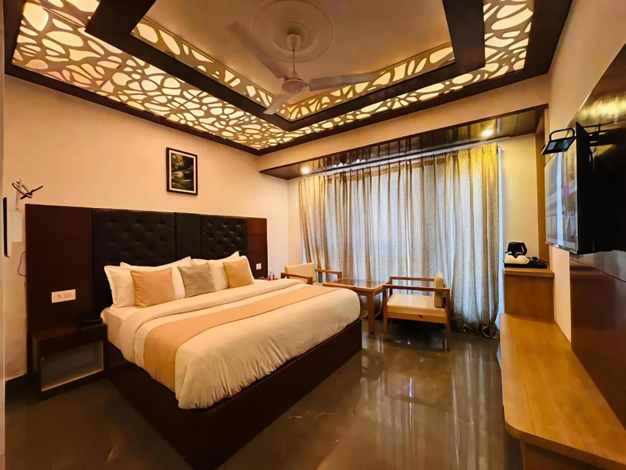 Communal lounge/ TV room, Bed in Hotel Dwaper A Premium Property Near Mall Road