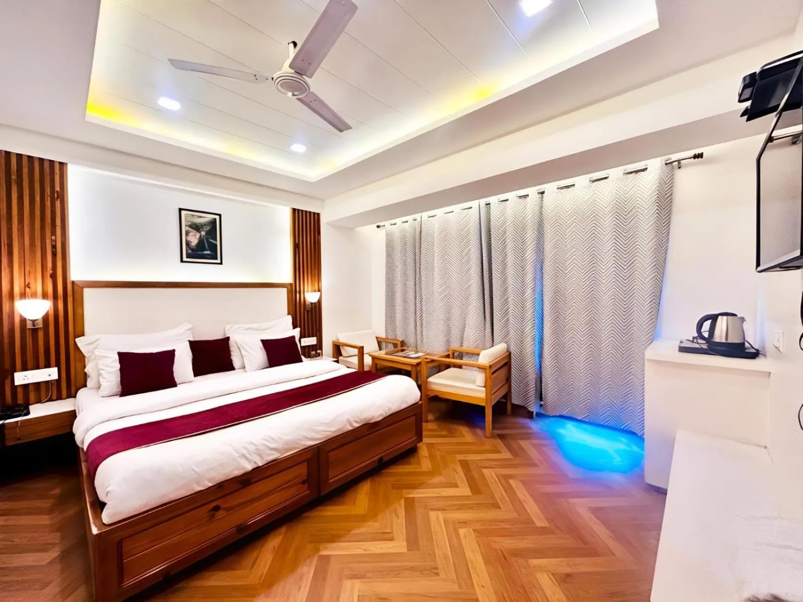 Bed in Hotel Dwaper A Premium Property Near Mall Road