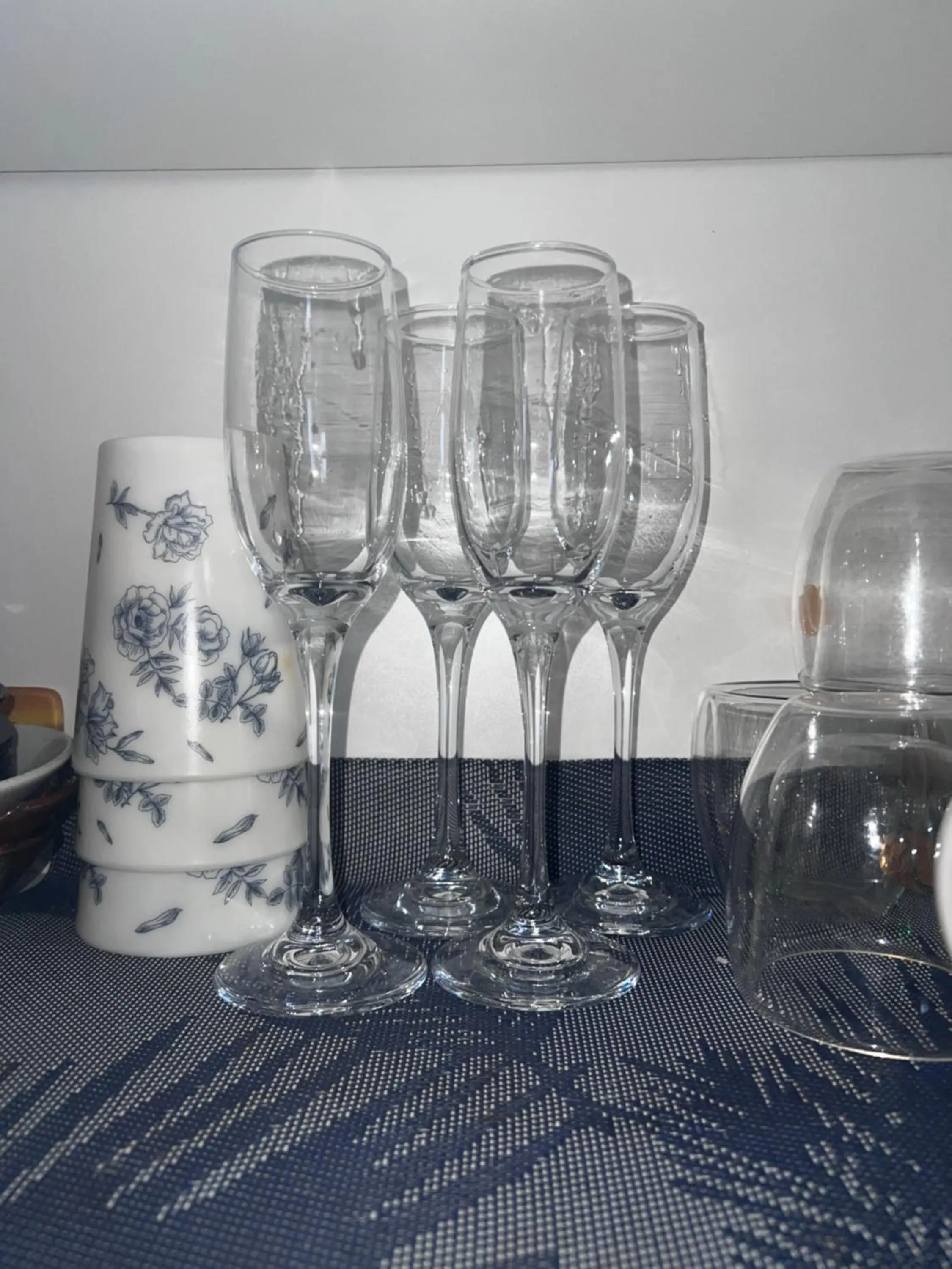 Kitchen or kitchenette in Family Haven Serin West Tagaytay - 6 Pax - Taal View - Full Kitchen - FAST Wi-Fi