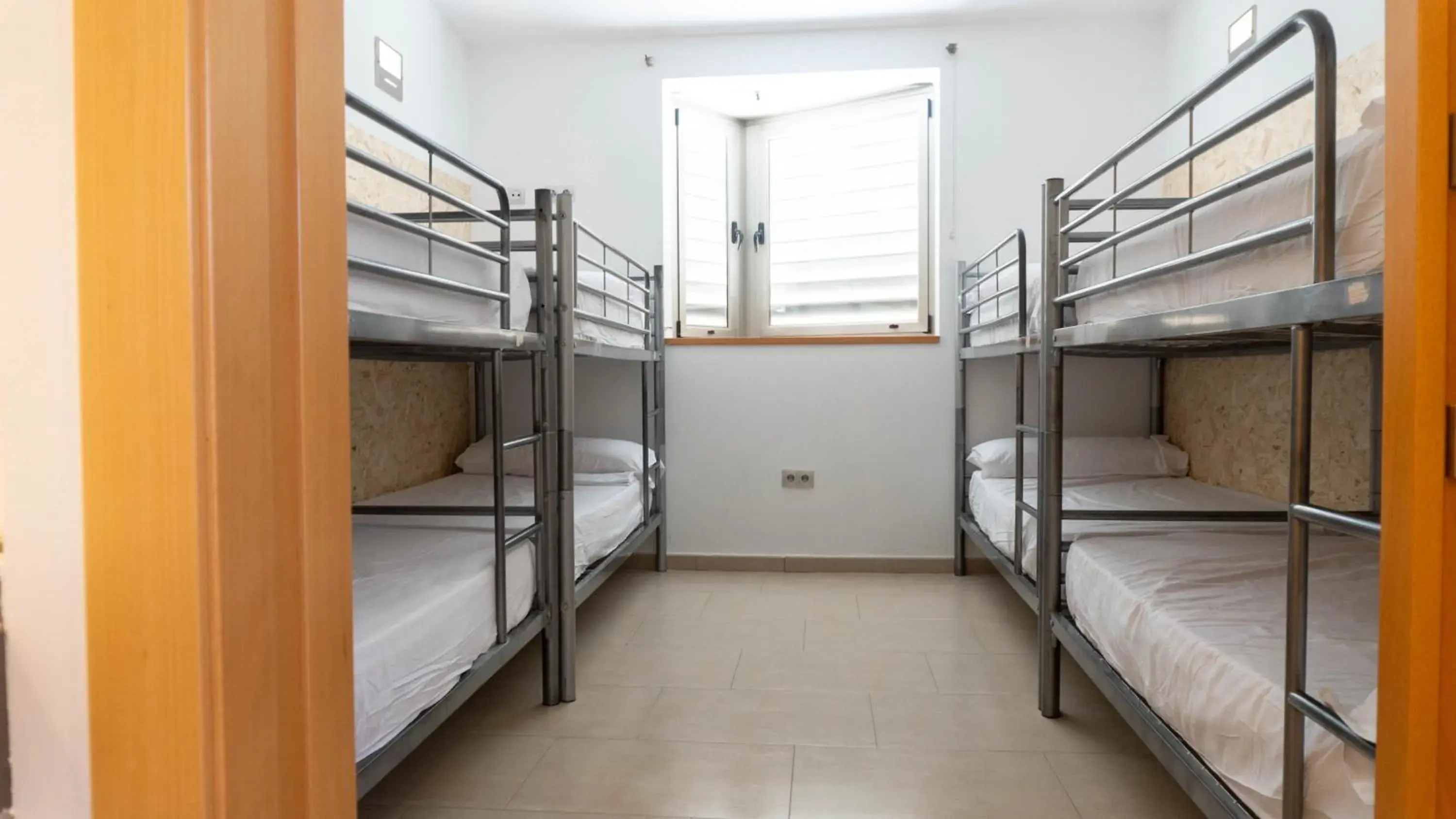Bed in 8-Bed Dormitory Room in Albergue Las Salinas Bed in 8-Bed Dormitory Room in Albergue Las Salinas