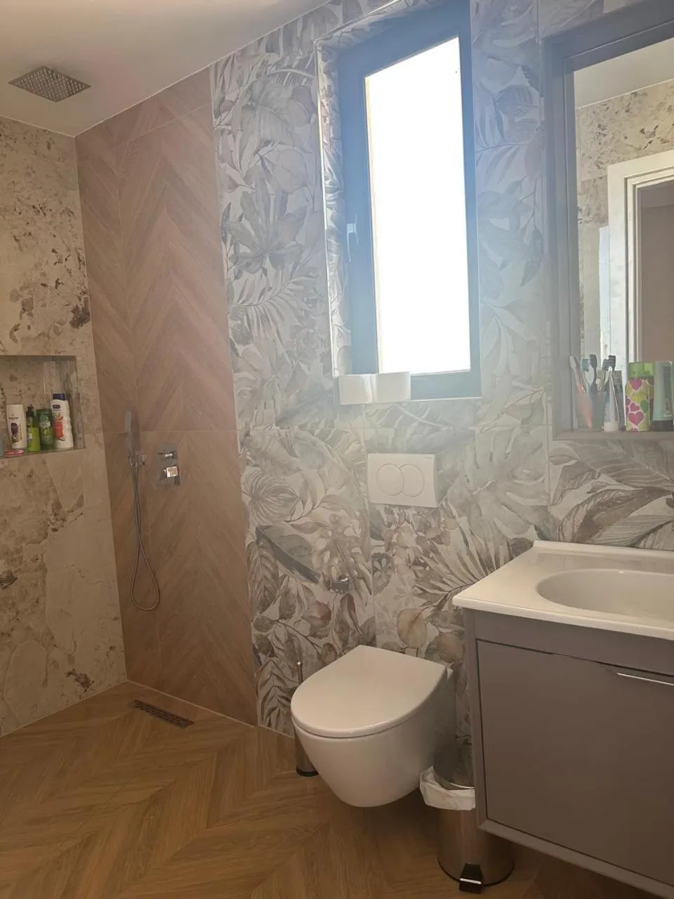 Toilet in Hotel Parid